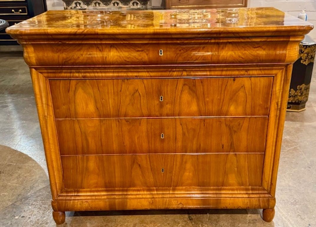 Cómoda Charles X francesa del siglo XIX pulida a mano en venta