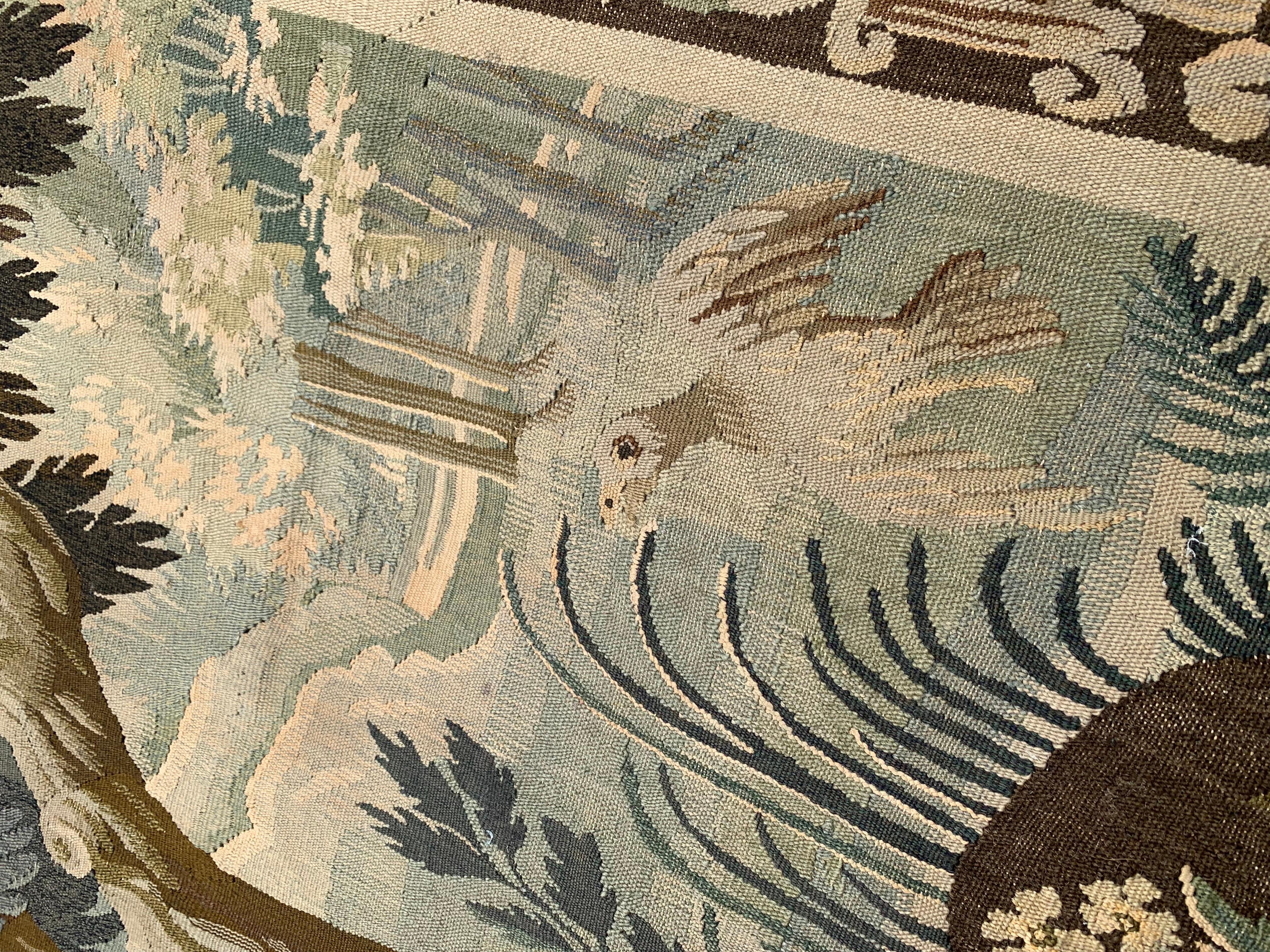 Französischer handgewebter Aubusson-Verdure-Wandteppich des 19. Jahrhunderts mit Vogel und Laub im Angebot 2