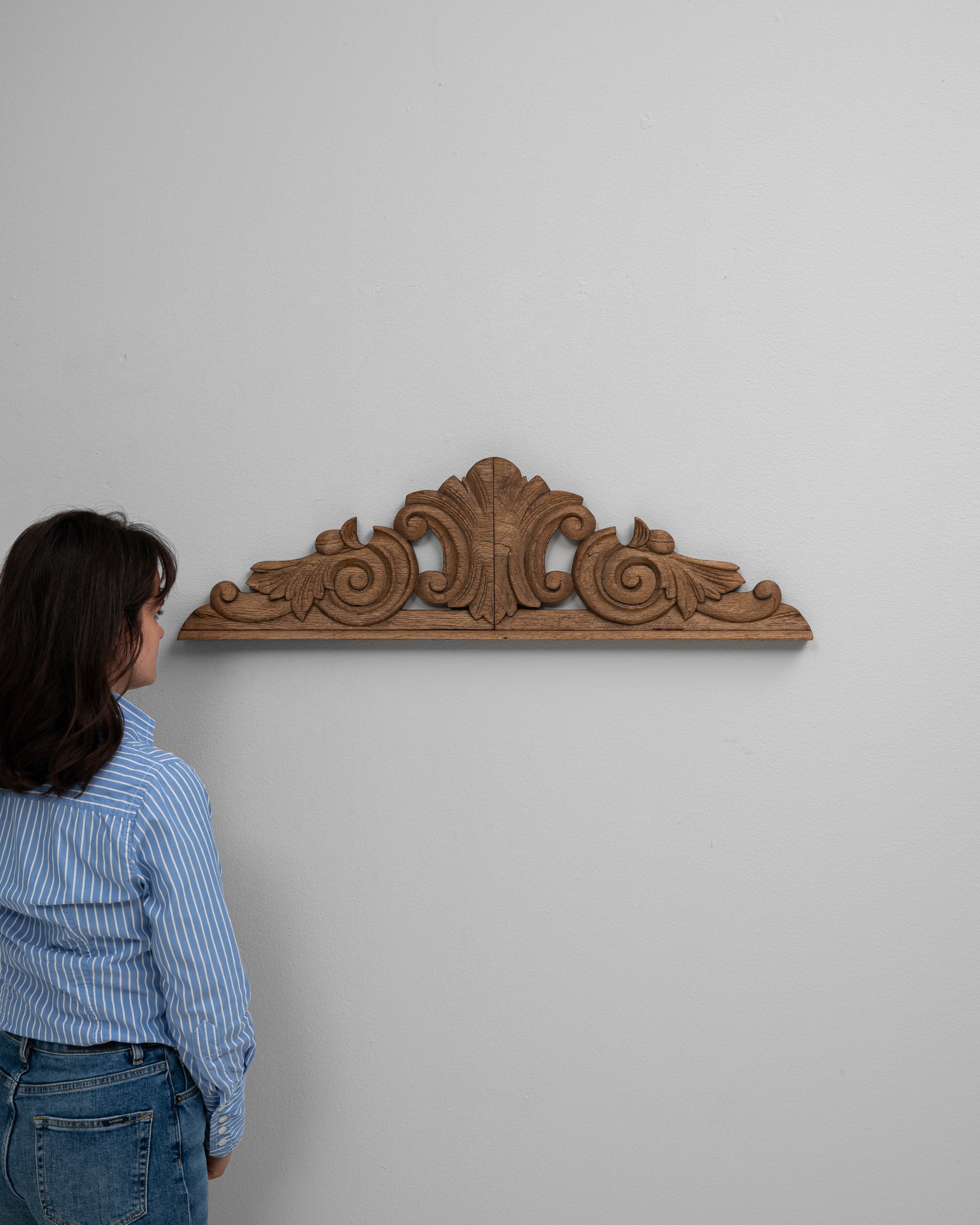 Français Fragment d'ornement en bois artisanal français du 19e siècle en vente