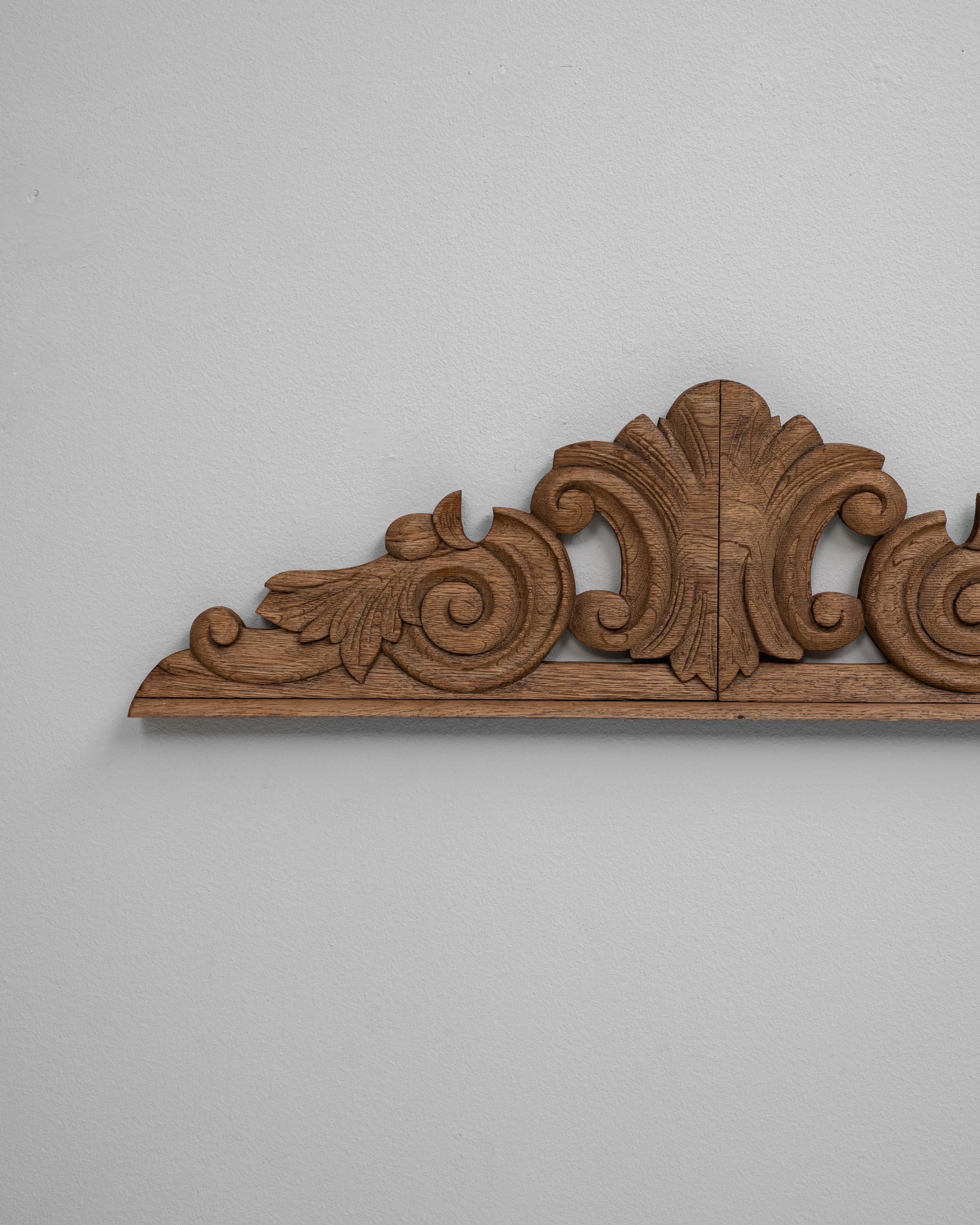 Bois Fragment d'ornement en bois artisanal français du 19e siècle en vente