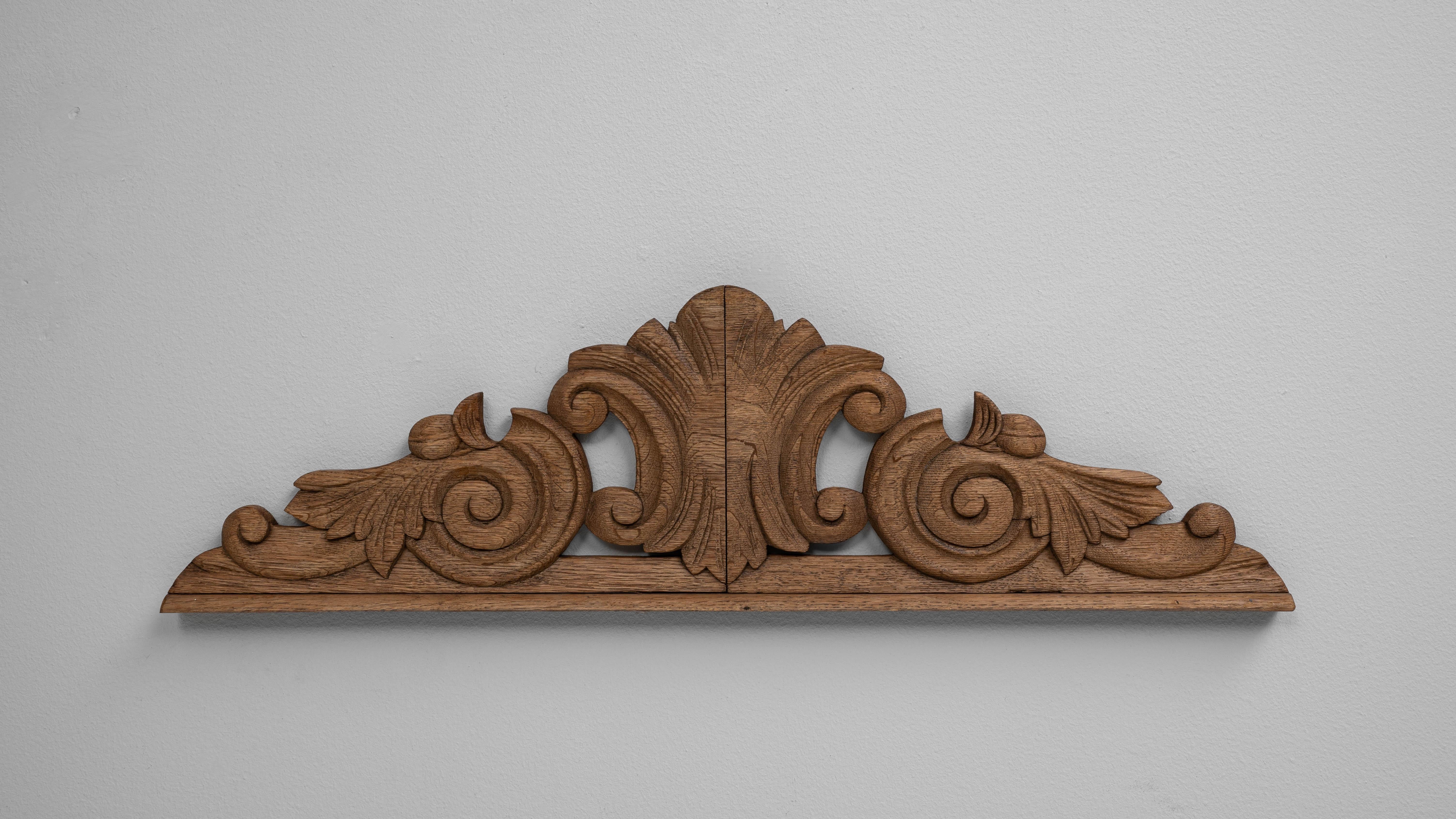 Fragment d'ornement en bois artisanal français du 19e siècle en vente 1