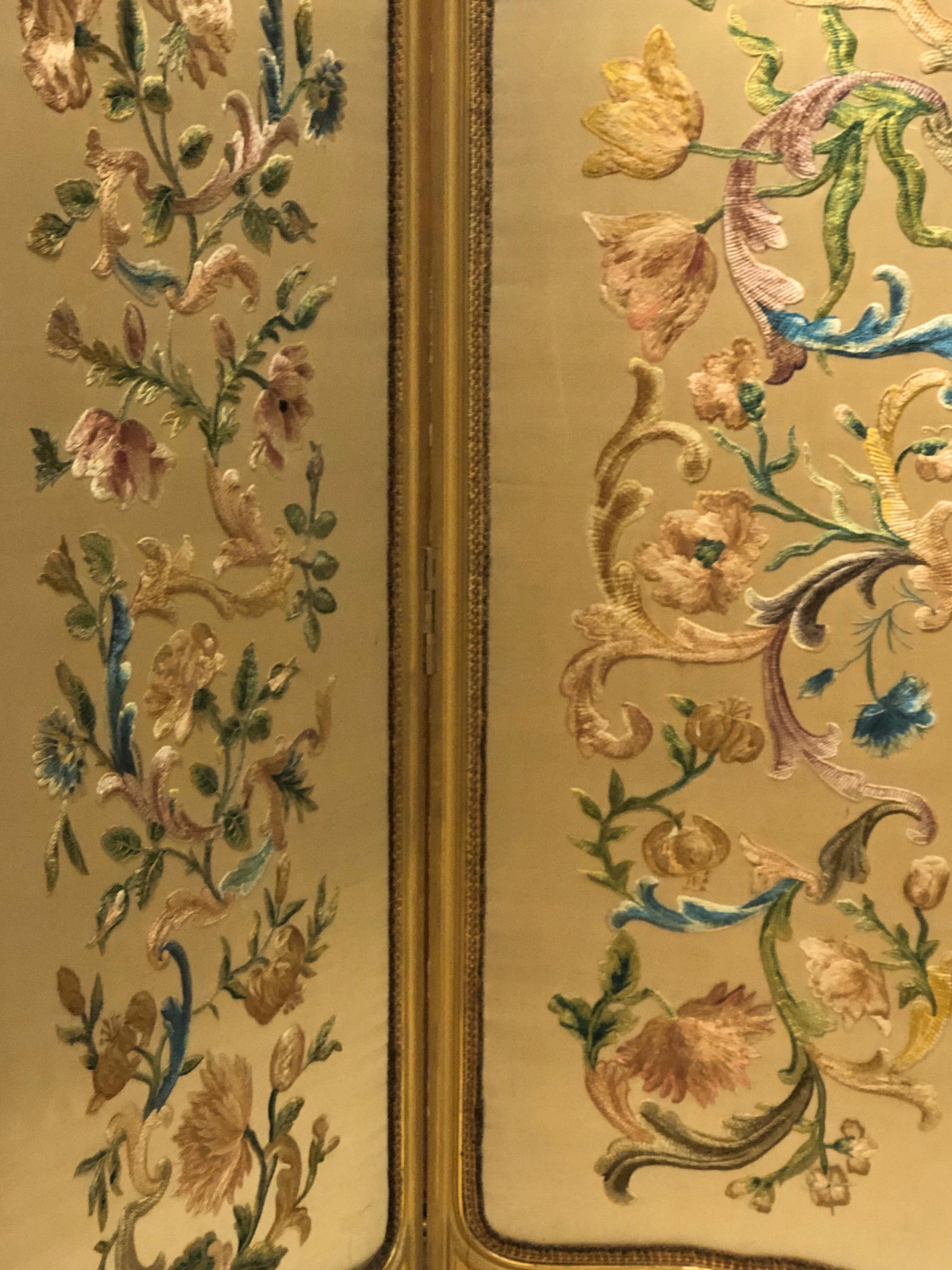 19th Century French Handmade Gilt Wood Five Panel Silk Folding Dressing Screen In Good Condition For Sale In Sofia, BG