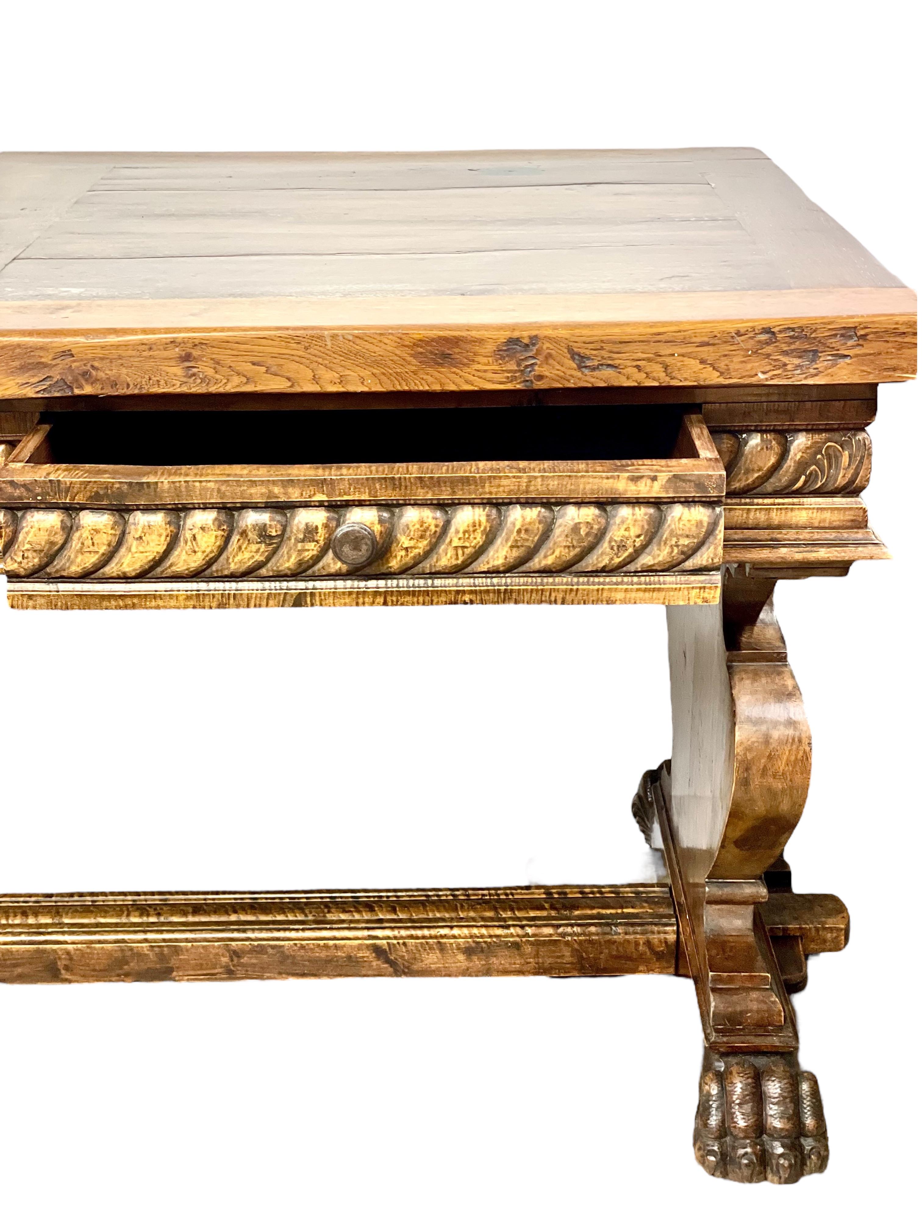 Mesa de comedor francesa del siglo XIX estilo Haute Epoque Tallado a mano en venta