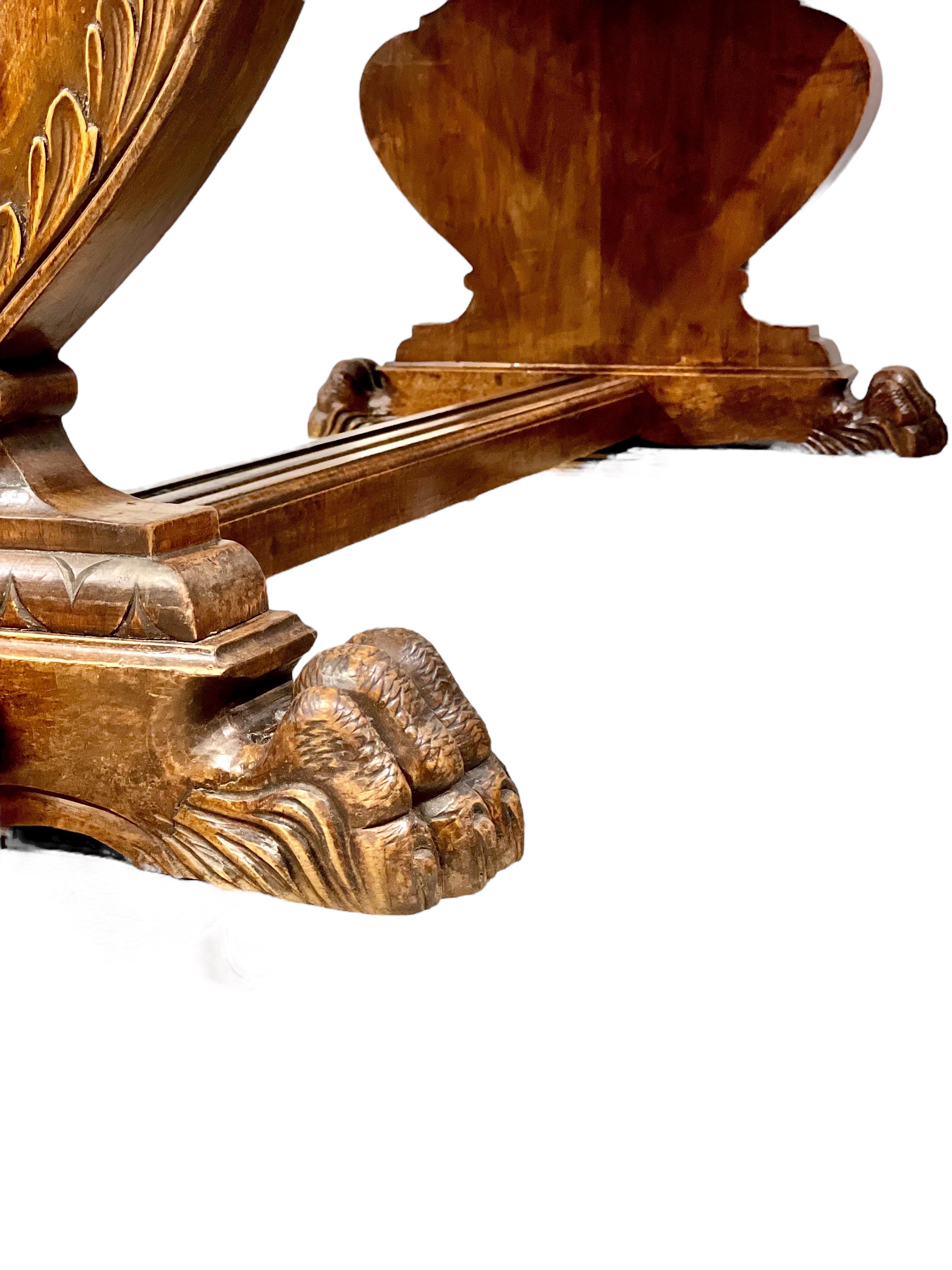 Mesa de comedor francesa del siglo XIX estilo Haute Epoque Roble en venta