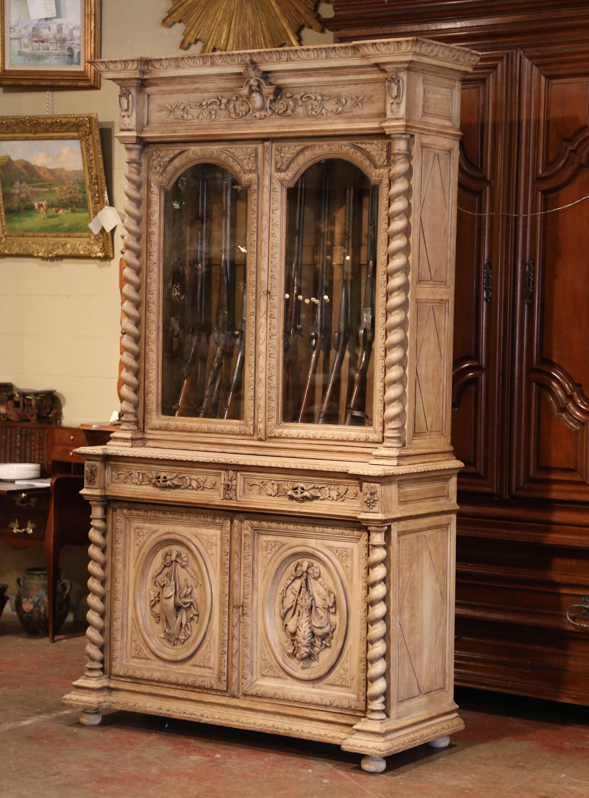 19th Century French Henri II Carved Light Oak Gun with Hunt Motifs For Sale at 1stDibs