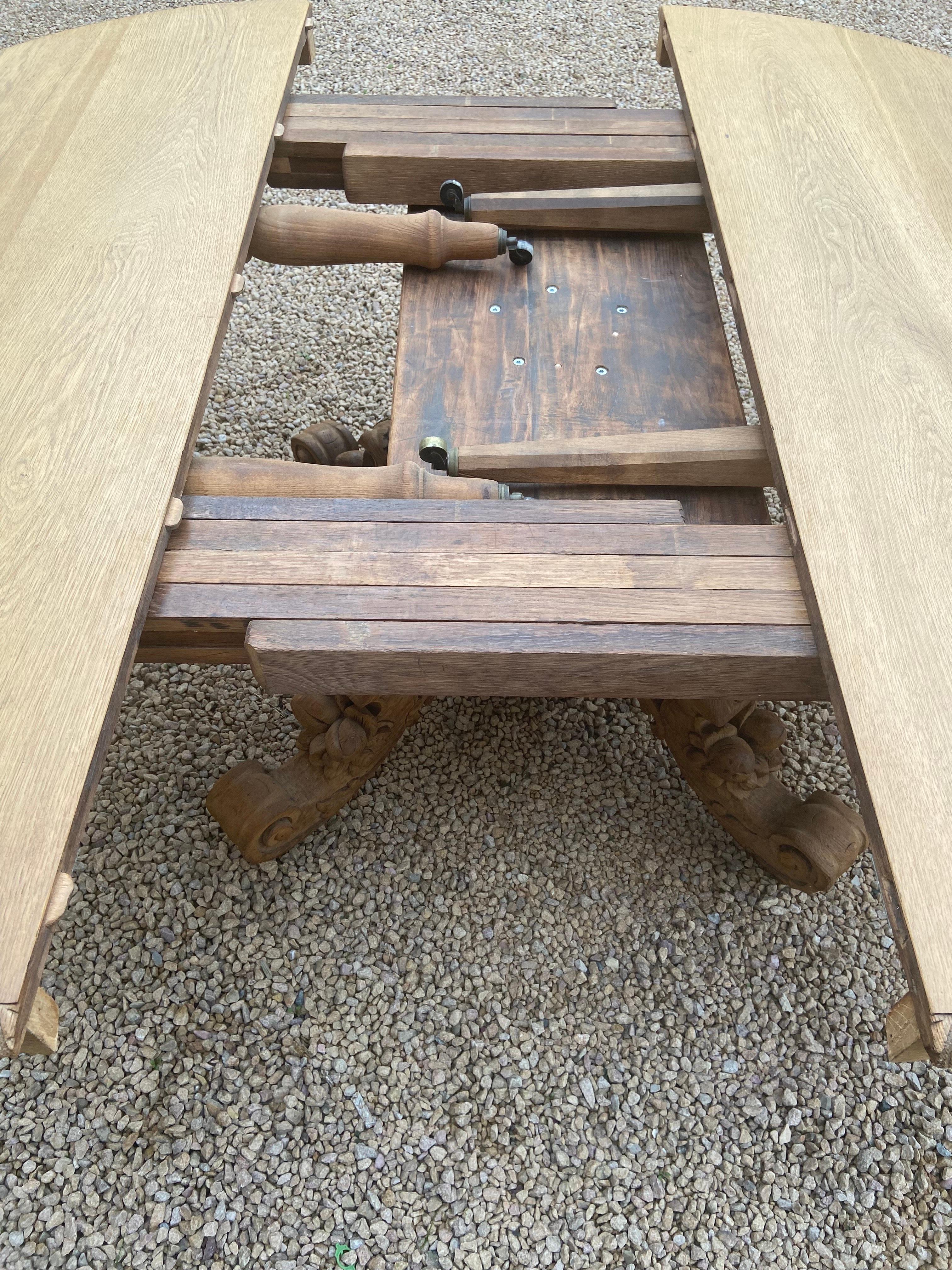 Mesa de comedor francesa de roble estilo Enrique II del siglo XIX, 1890 2