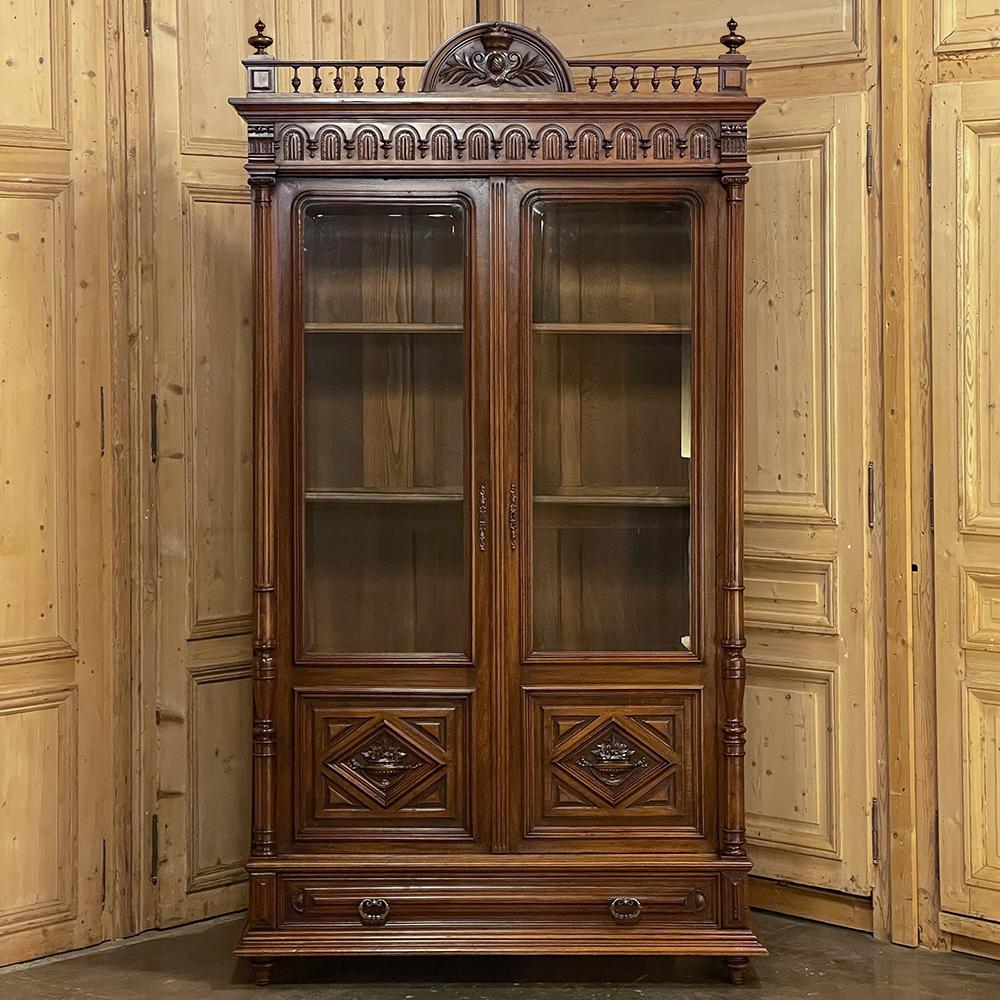 19th Century French Henri II walnut bookcase will command a stately presence in your room, indeed! Crafted from select walnut, it features architecture inspired by the ancient Greeks and Romans, yet with a particular French flair. Placed on the top
