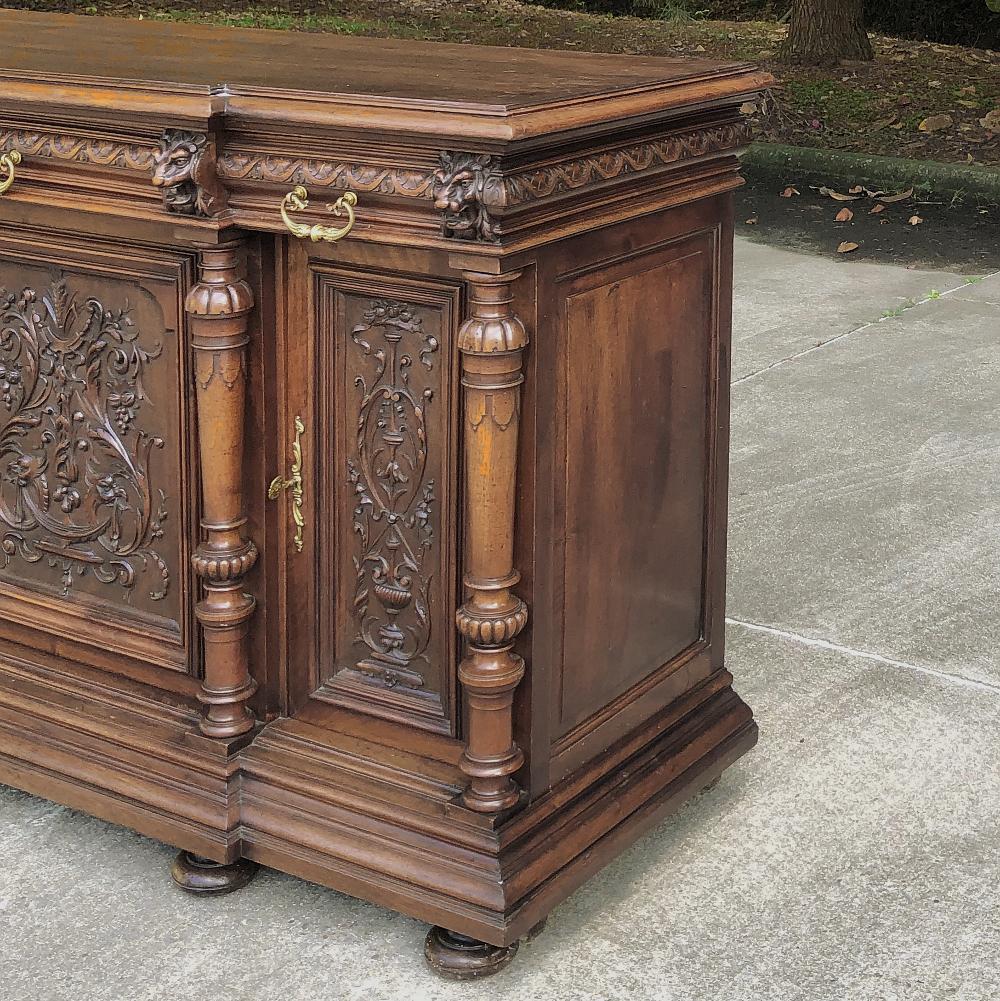 Néo-Renaissance buffet en noyer Henri II du 19ème siècle