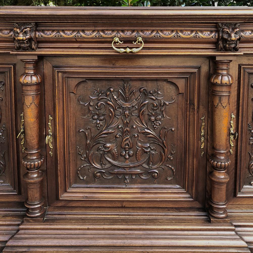 buffet en noyer Henri II du 19ème siècle Bon état à Dallas, TX