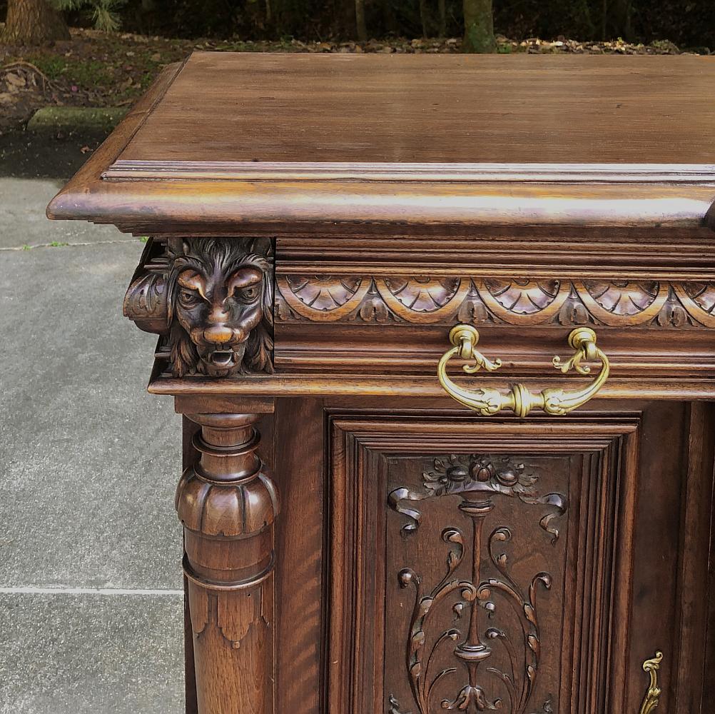 Bronze buffet en noyer Henri II du 19ème siècle