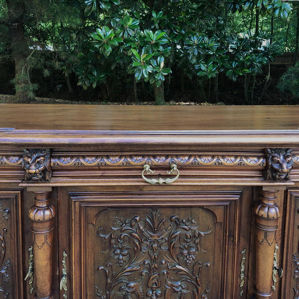 buffet en noyer Henri II du 19ème siècle 1