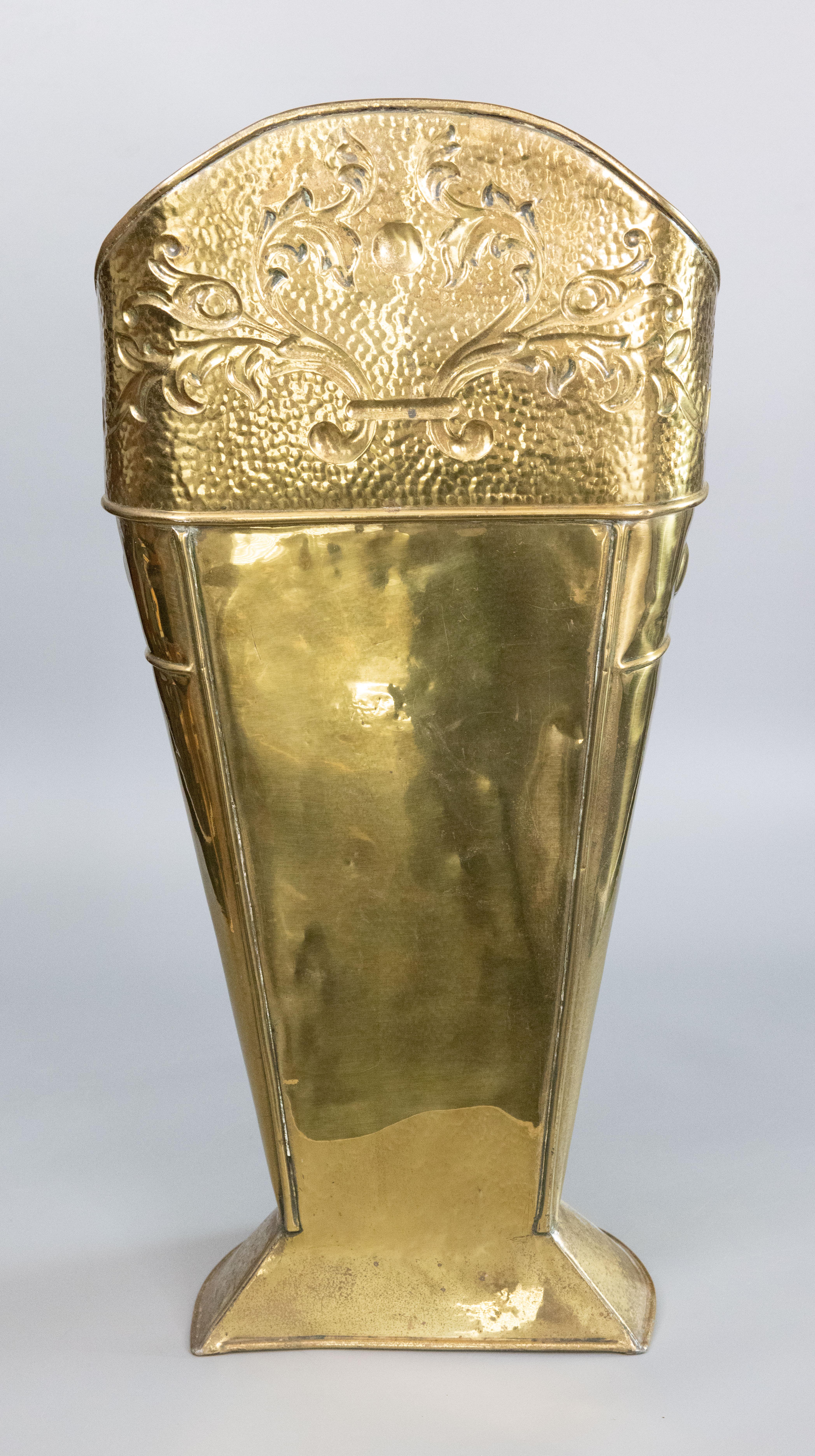 19th Century French Heraldic Hammered Brass Repoussé Grape Hod Umbrella Stand For Sale 1