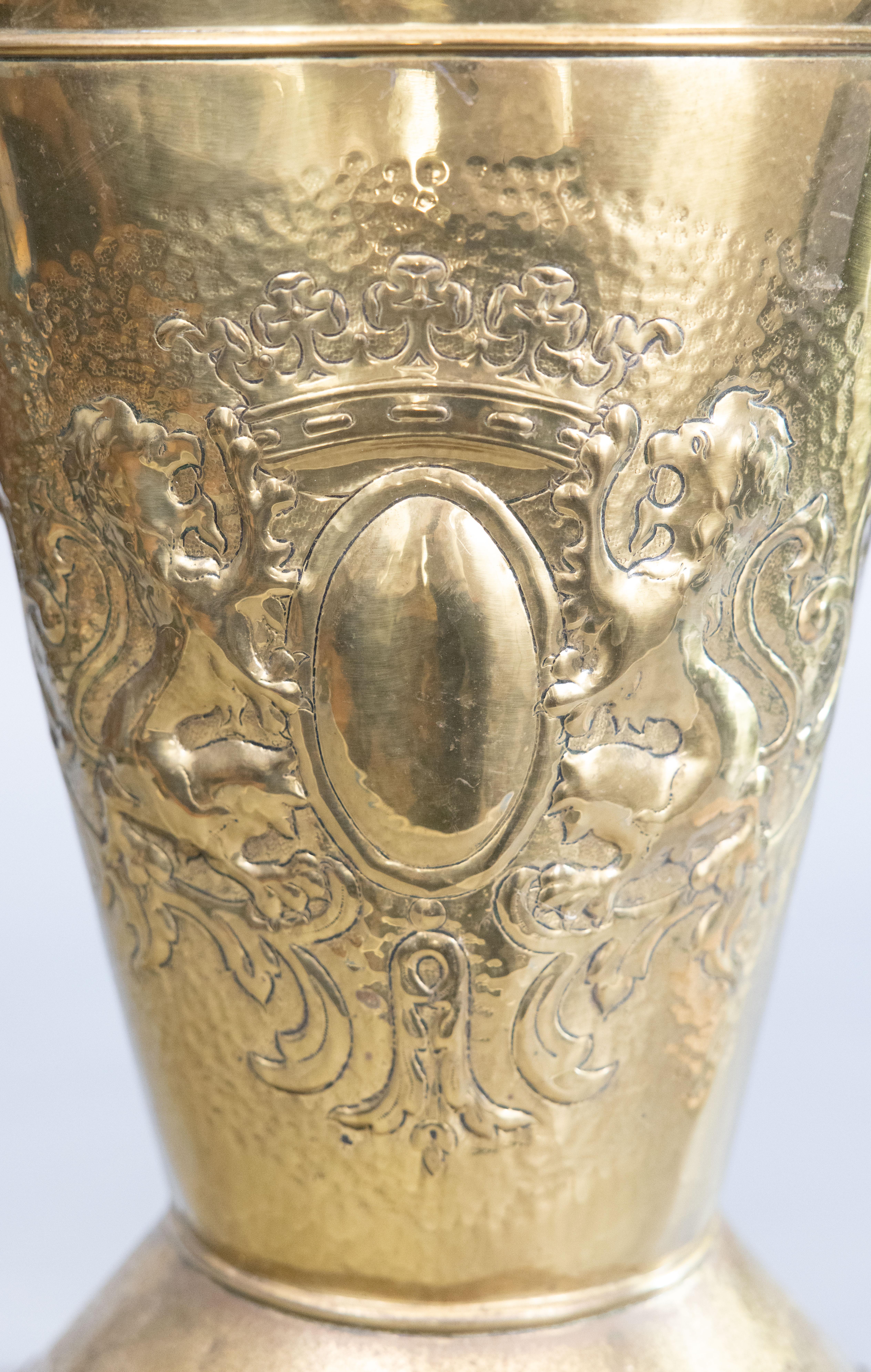 19th Century French Heraldic Hammered Brass Repoussé Grape Hod Umbrella Stand For Sale 5