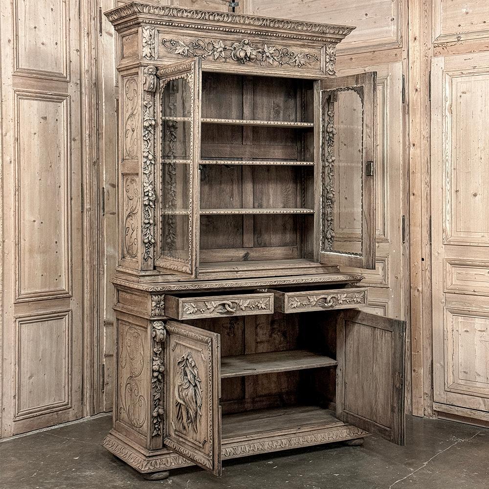 19th Century French Hunt Bookcase in Stripped Oak In Good Condition For Sale In Dallas, TX