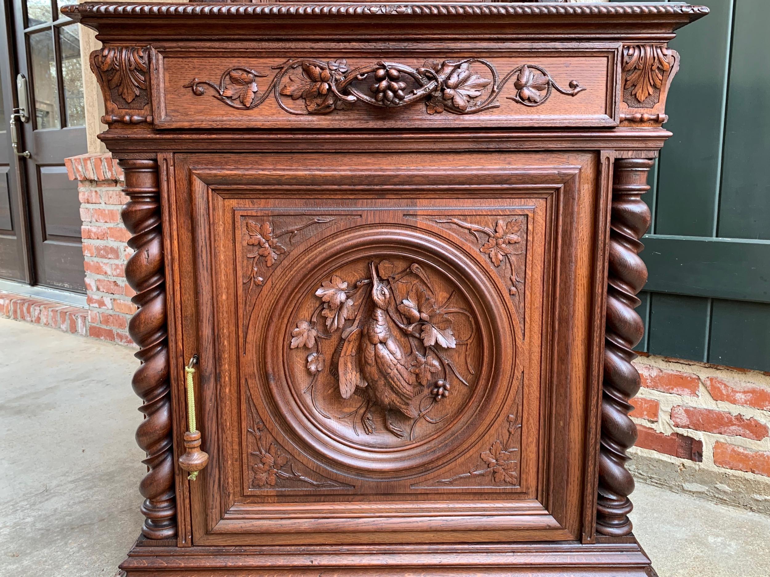 Antique French Hunt Cabinet Bookcase Black Forest Roble tallado Barley Twist c1880 en Bueno estado para la venta en Shreveport, LA