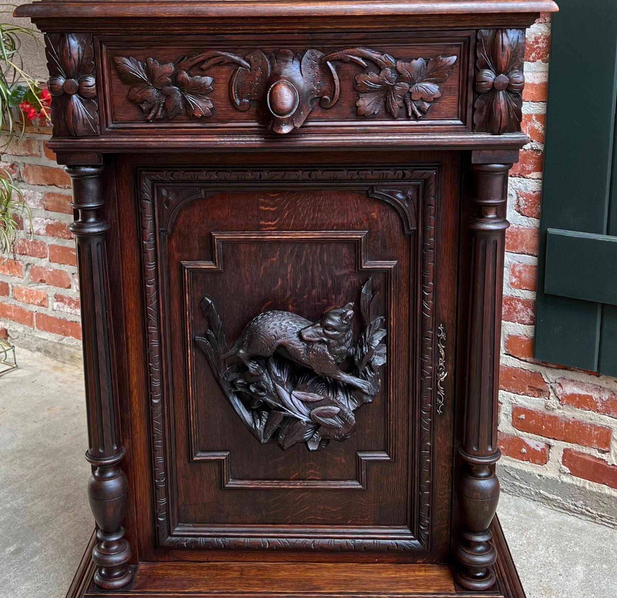 19th Century French Hunt Cabinet Carved Oak Black Forest Lodge Foyer Sideboard In Good Condition For Sale In Shreveport, LA