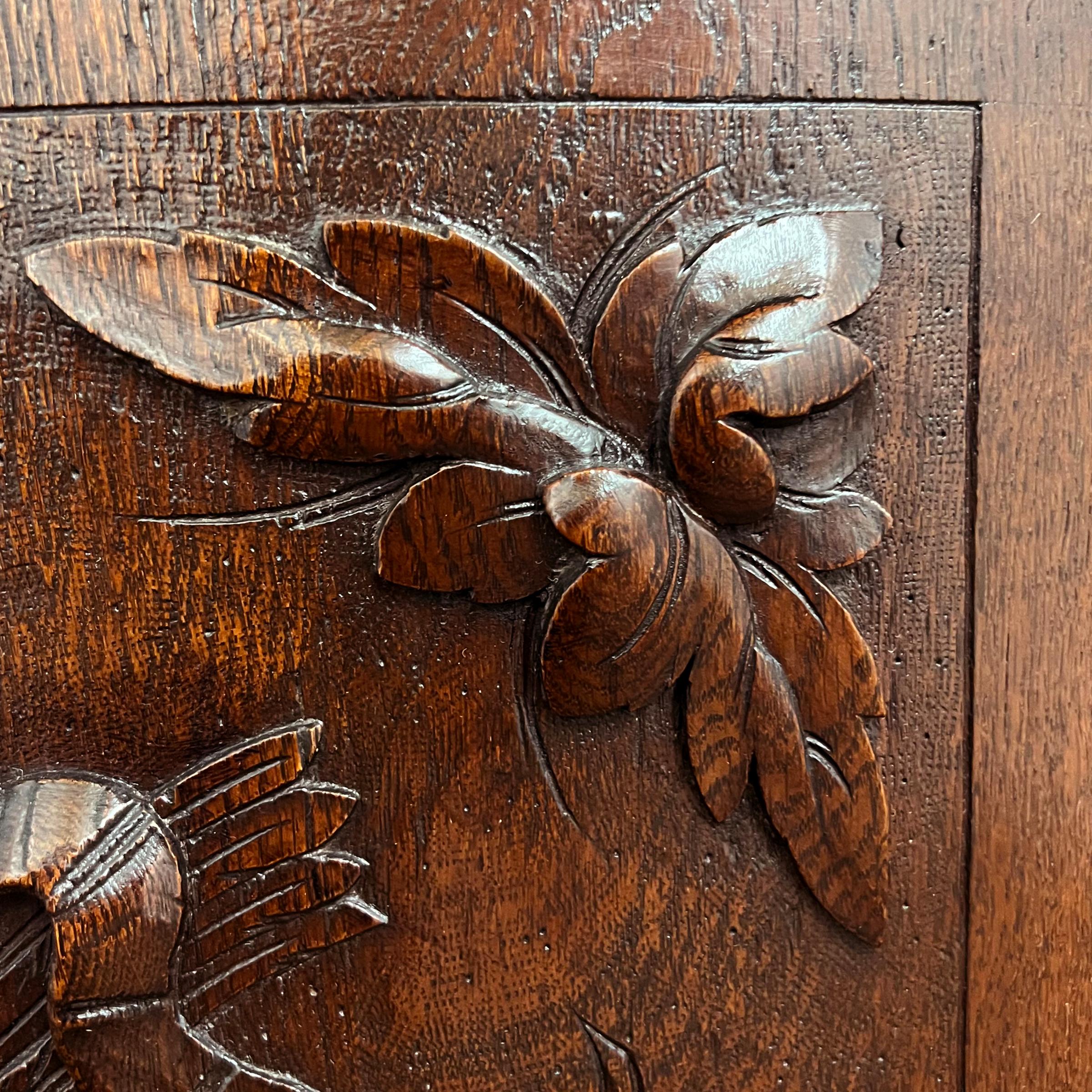19th Century French Hunt-Themed Corner Cabinet For Sale 10