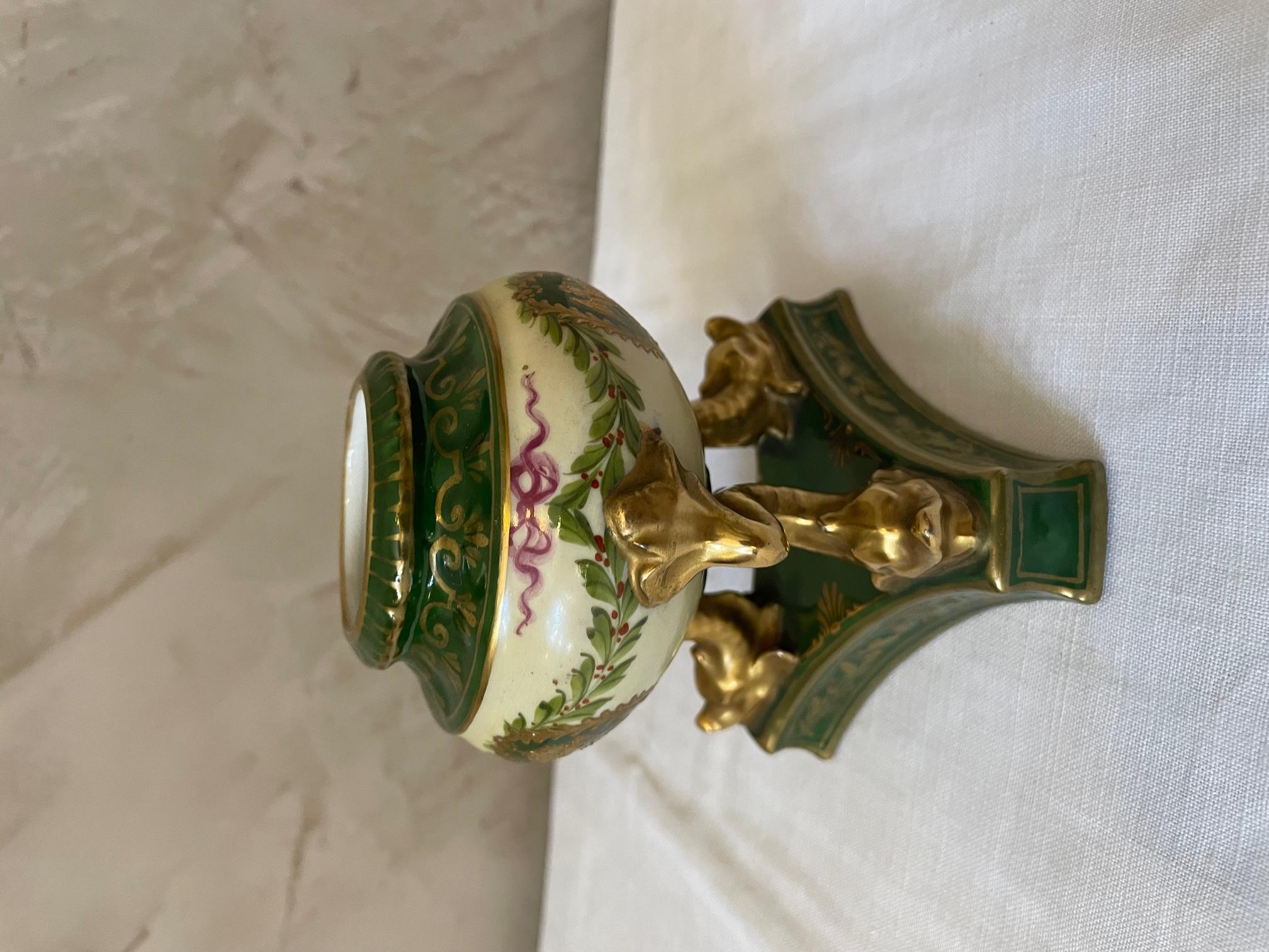 19th Century French Imperial Manufacture of Sevres Porcelain Inkwell In Good Condition For Sale In LEGNY, FR