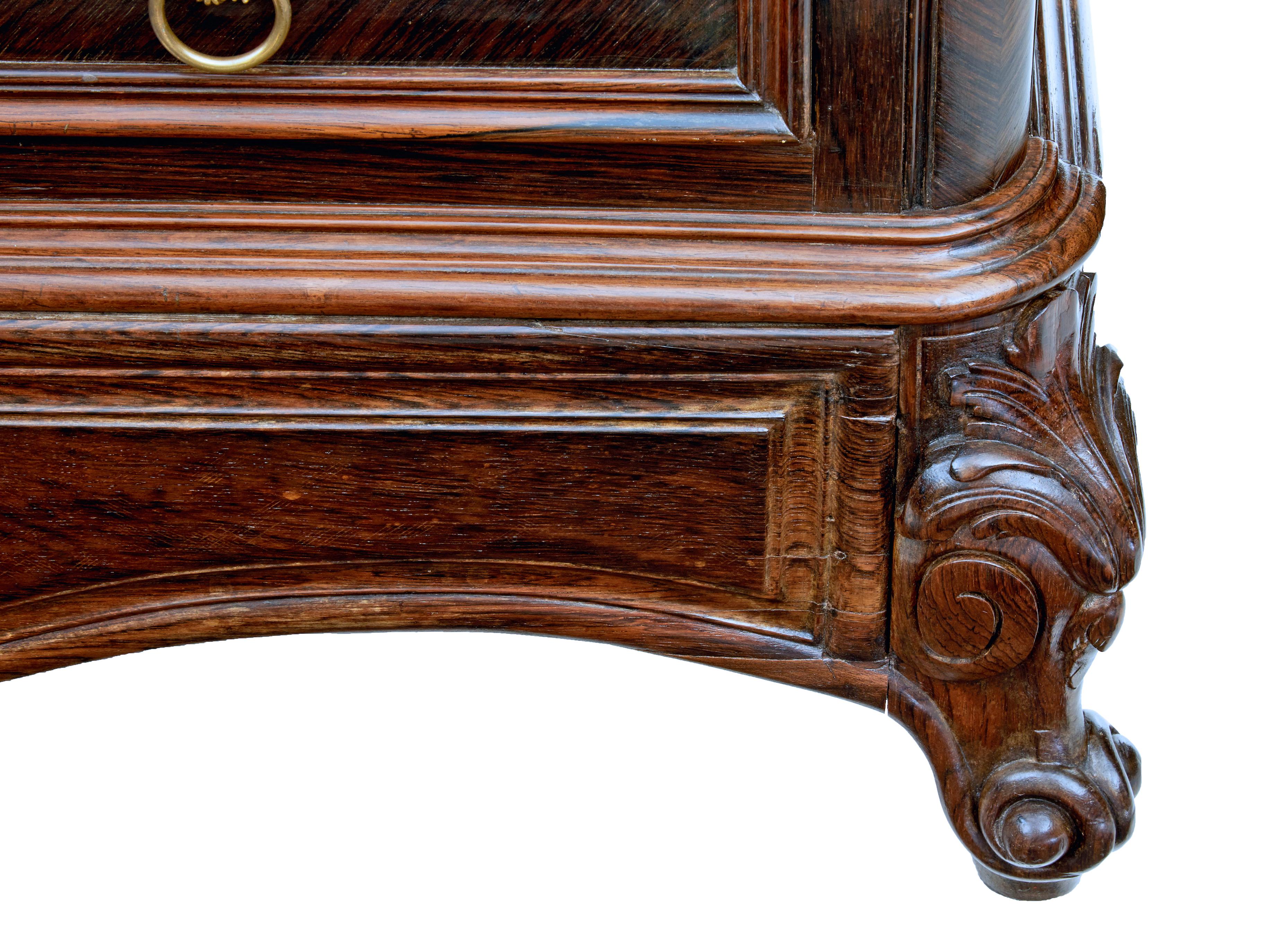 Cassettiera francese intarsiata del XIX secolo con piano in finto marmo in vendita 3