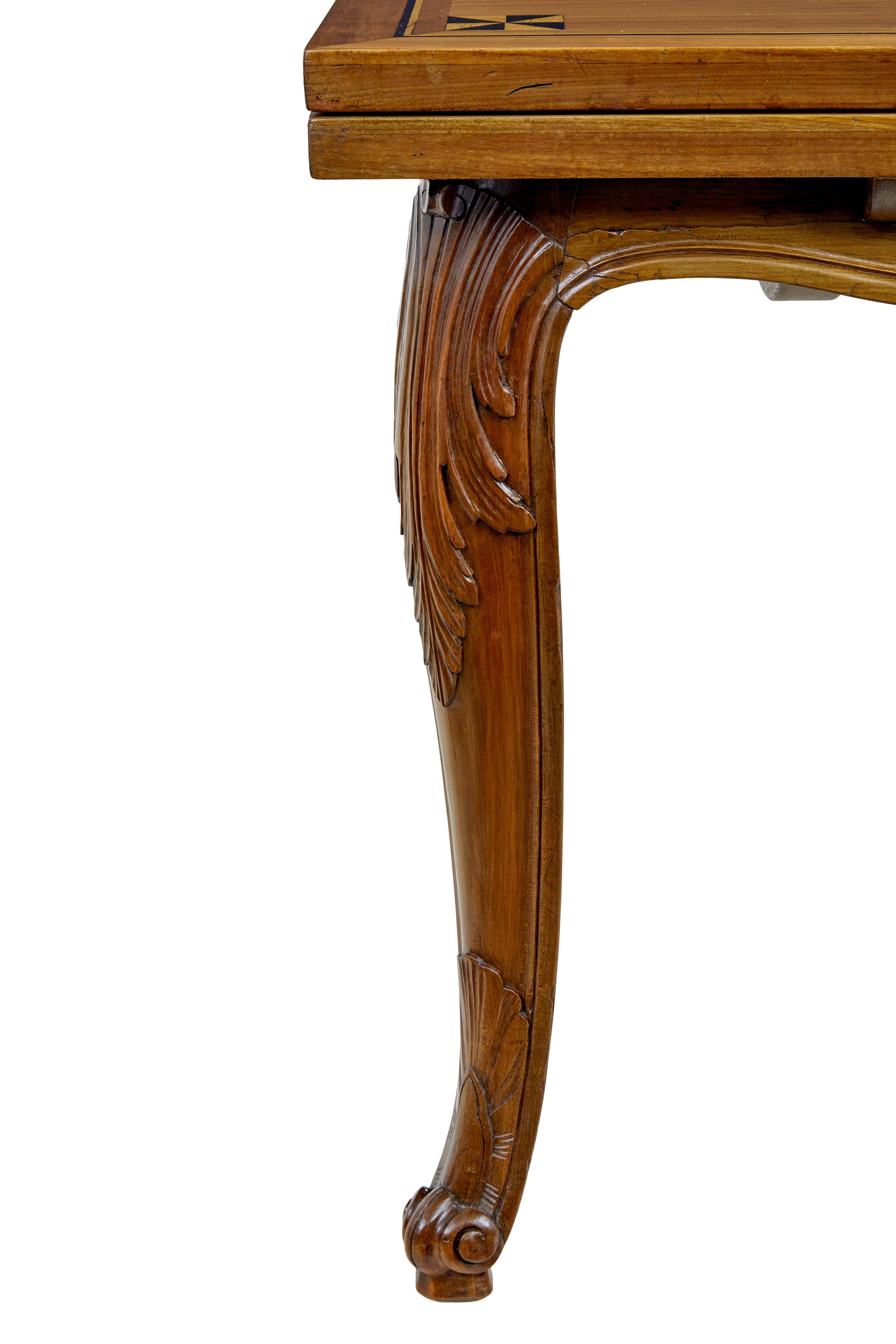 Table de salle à manger française du 19ème siècle en bois fruitier incrusté en vente 2