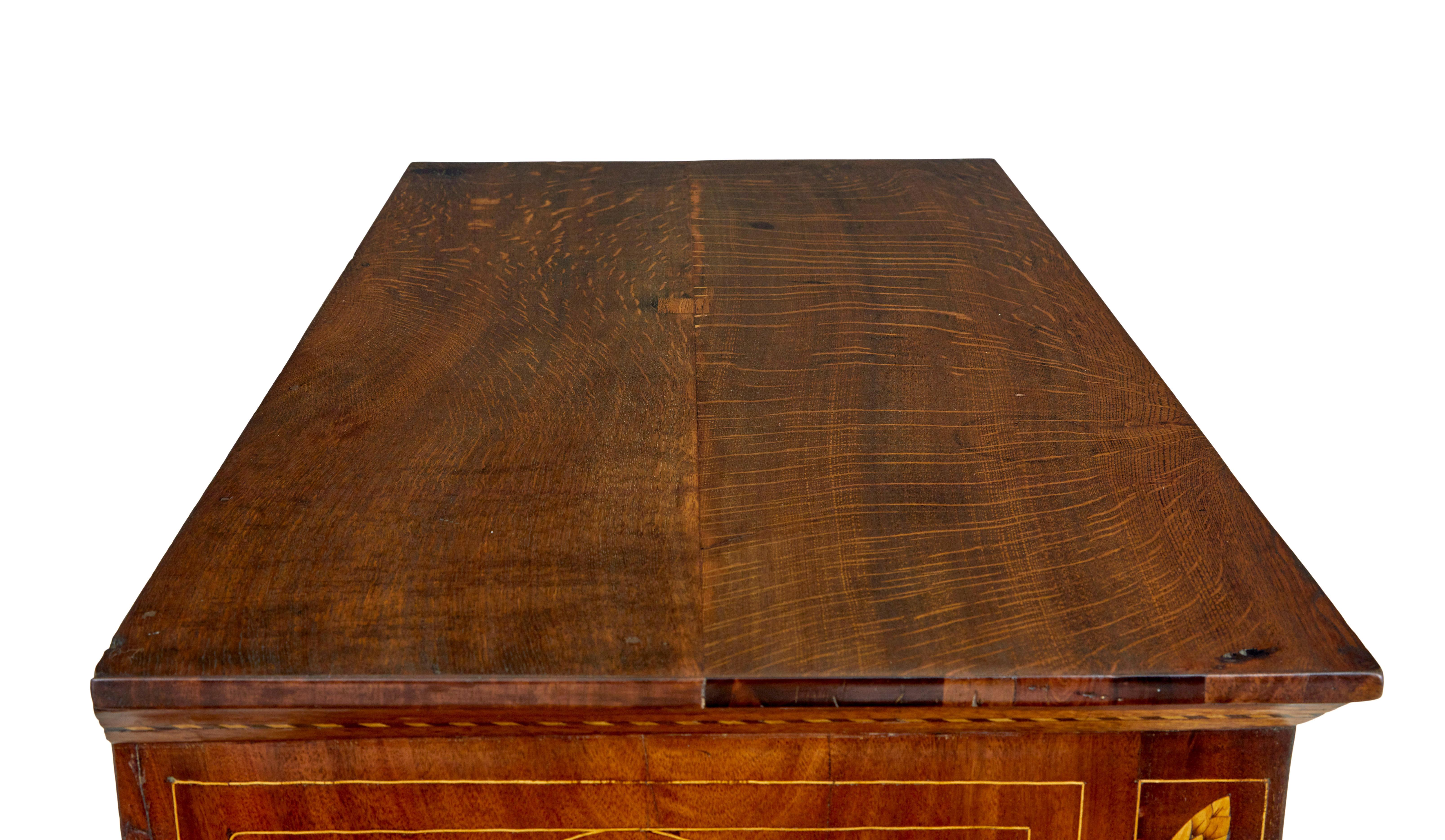 Arcón francés del siglo XIX de 6 cajones con incrustaciones de caoba en venta 5