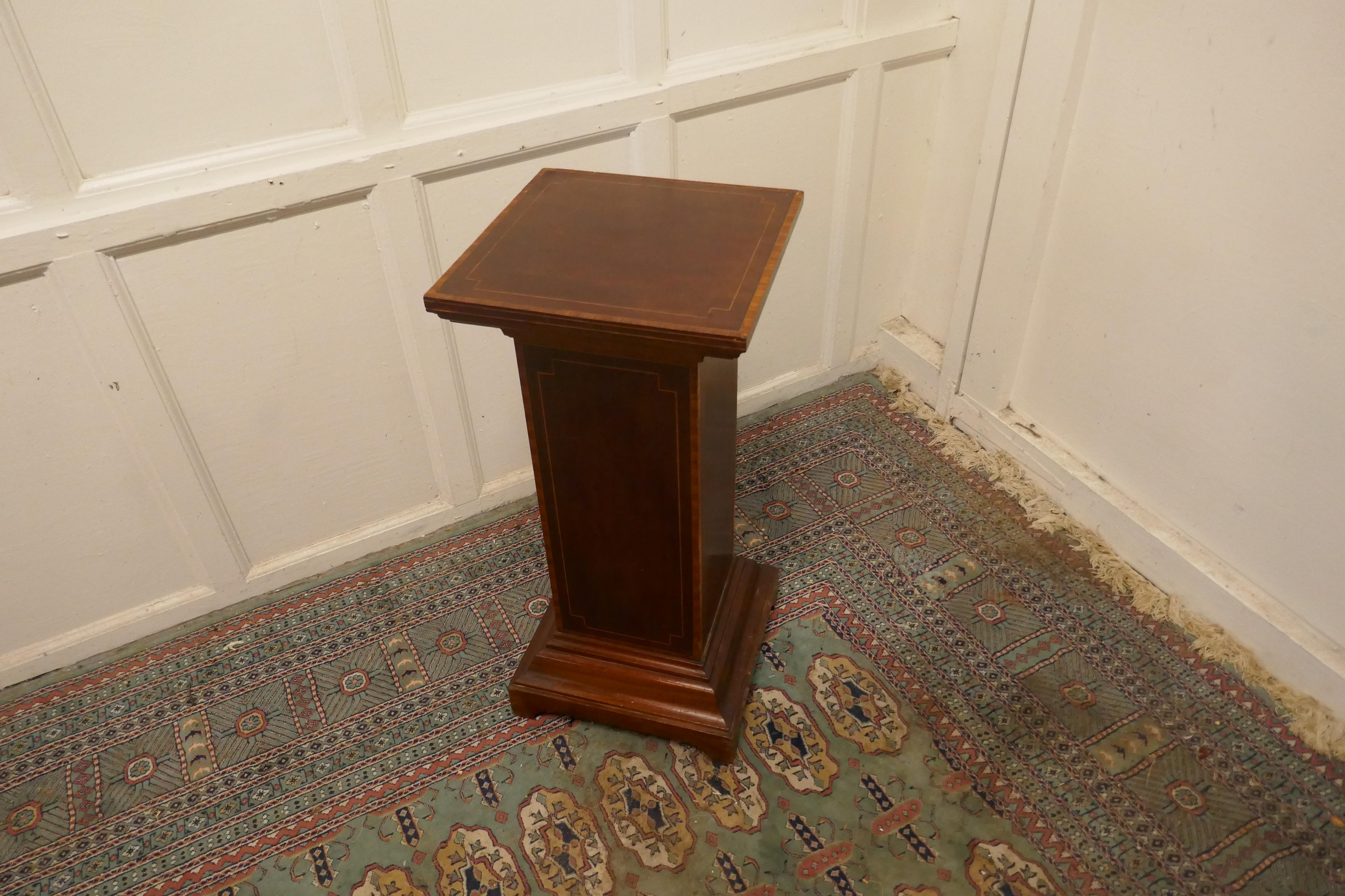 Aesthetic Movement 19th Century French Inlaid Mahogany Column Display Pedestal For Sale