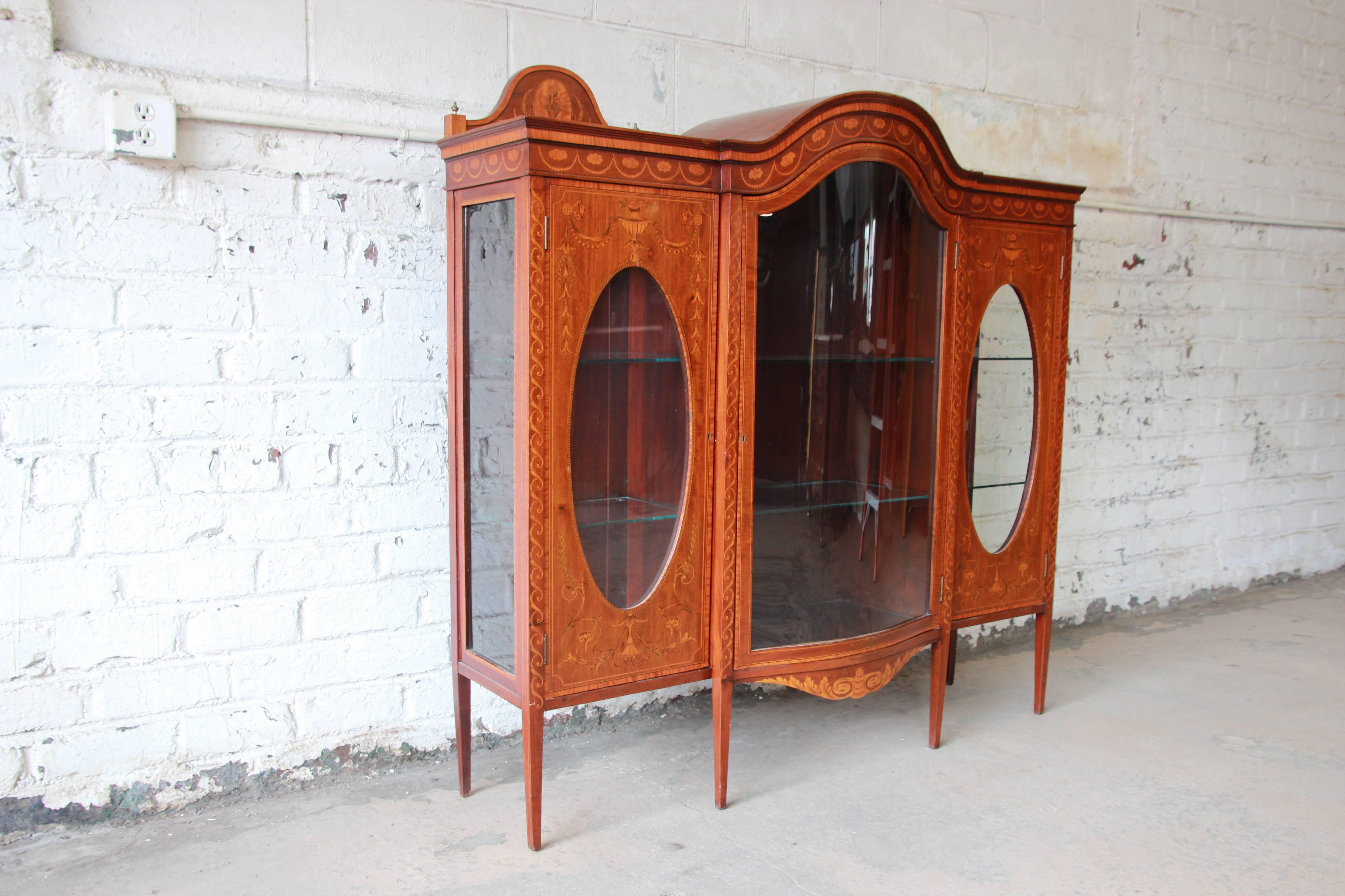 Offering a very beautiful and unique French glass front bookcase or display cabinet. The centre door has a nice curved glass front and opens to two adjustable glass shelves. Each end also opens up to two adjustable shelves with each door having an