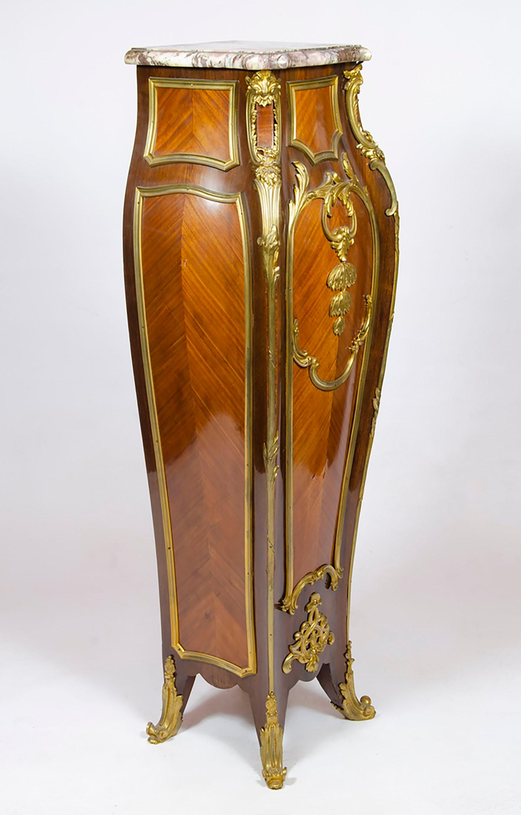 Rare and Beautiful 19th century French inlaid pedestal after Francoise Linke
around 1900

very good conditions