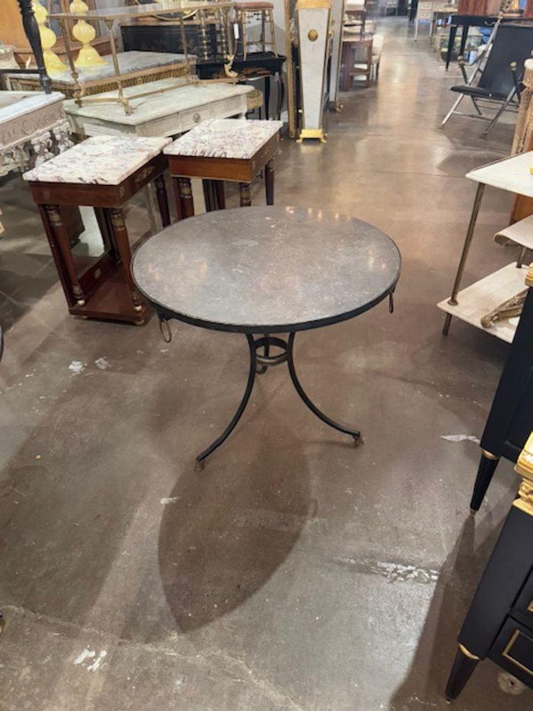 Tables en fer et laiton du 19e siècle avec plateaux en marbre en vente 1
