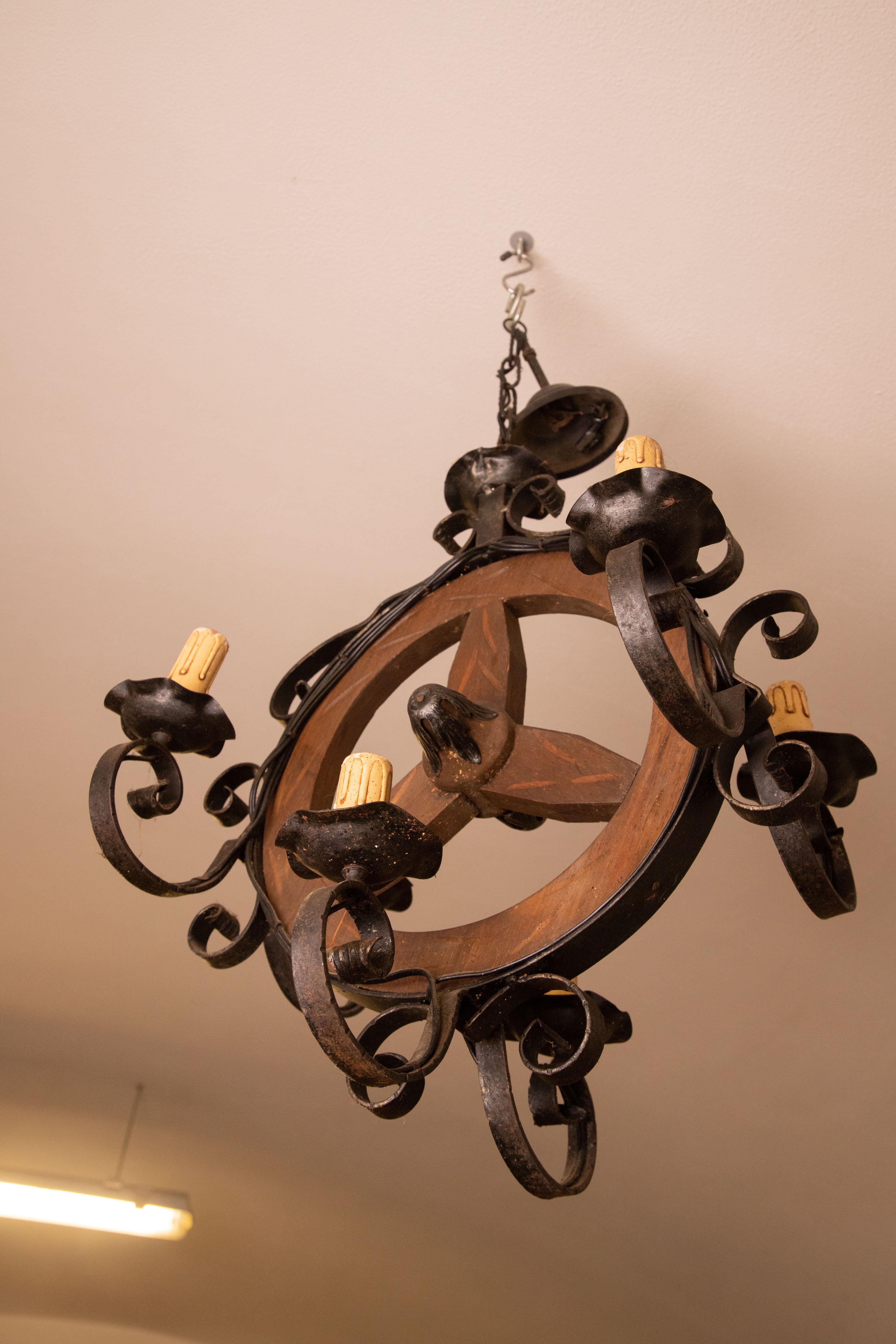 Decorate a space with this elegant antique chandelier. 
Forged in France around the early 1900s, the chandelier mounts six e14 light points. 
Measurements: H 100 centimeters, diameter 50 centimeters.