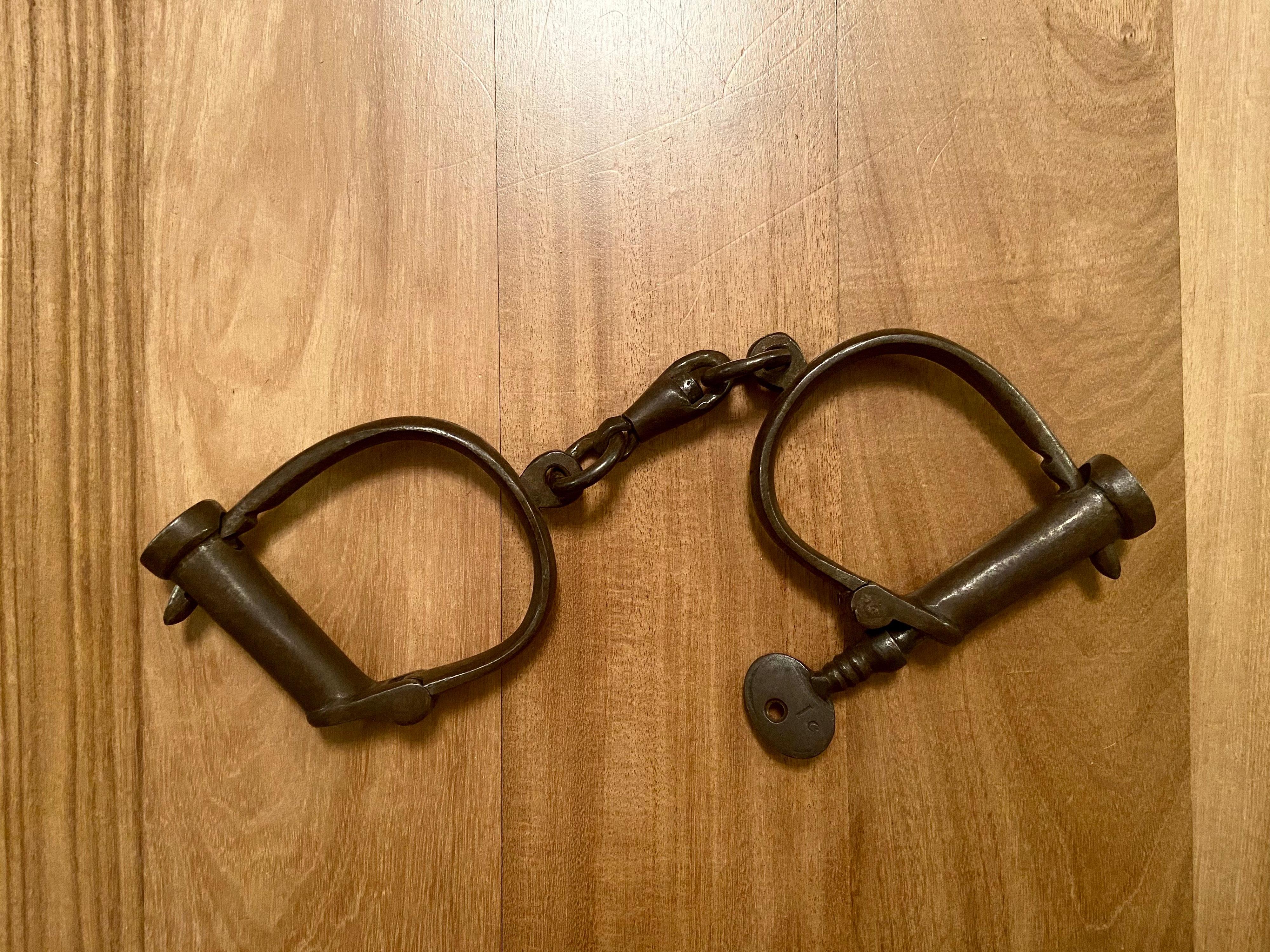 Antique French iron convict's handcuff with original key made circa mid 19th century. Rare piece in very good condition.
 