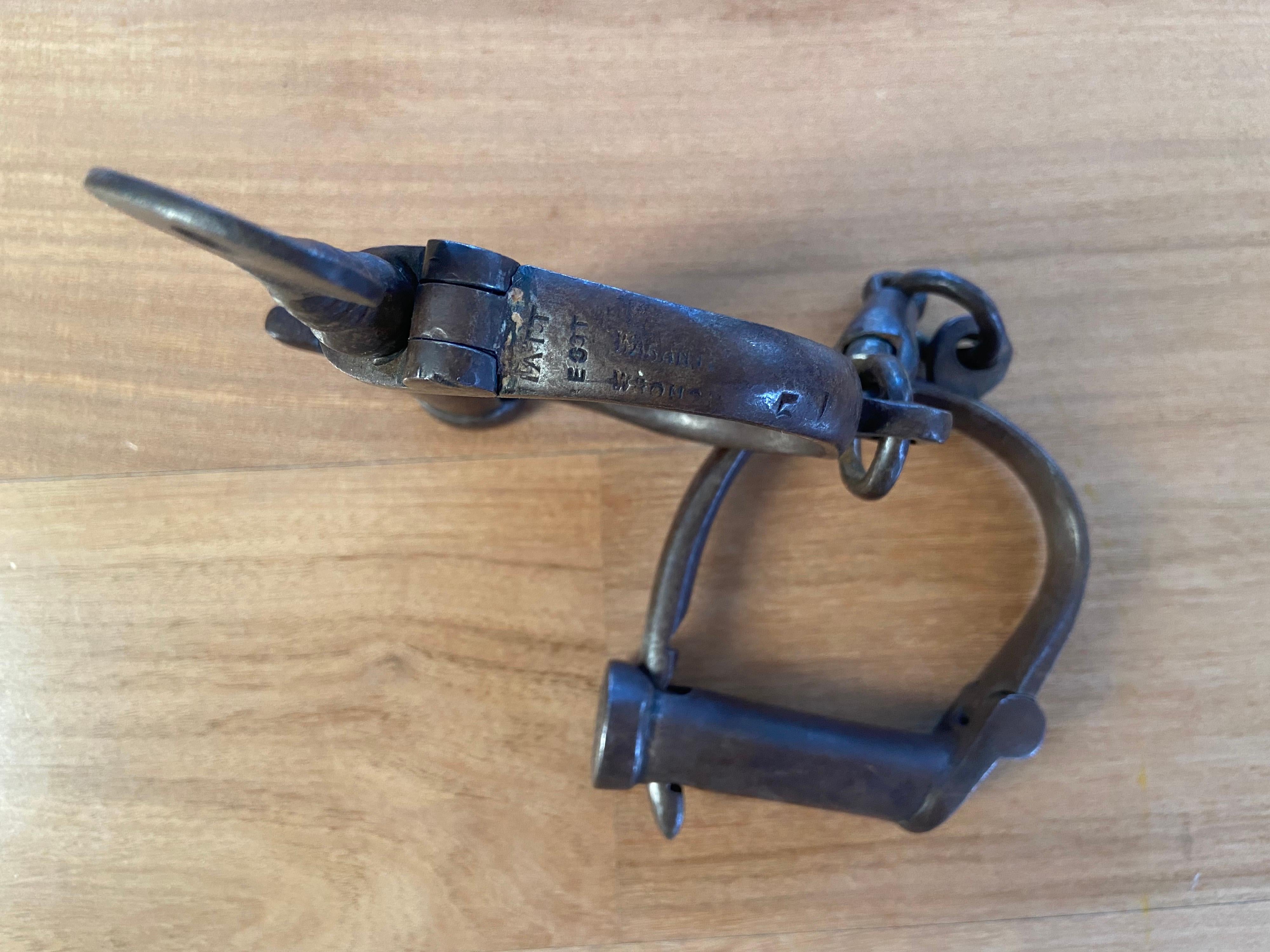 19th Century French Iron Convict's Handcuff with Original Key In Good Condition For Sale In Sofia, BG