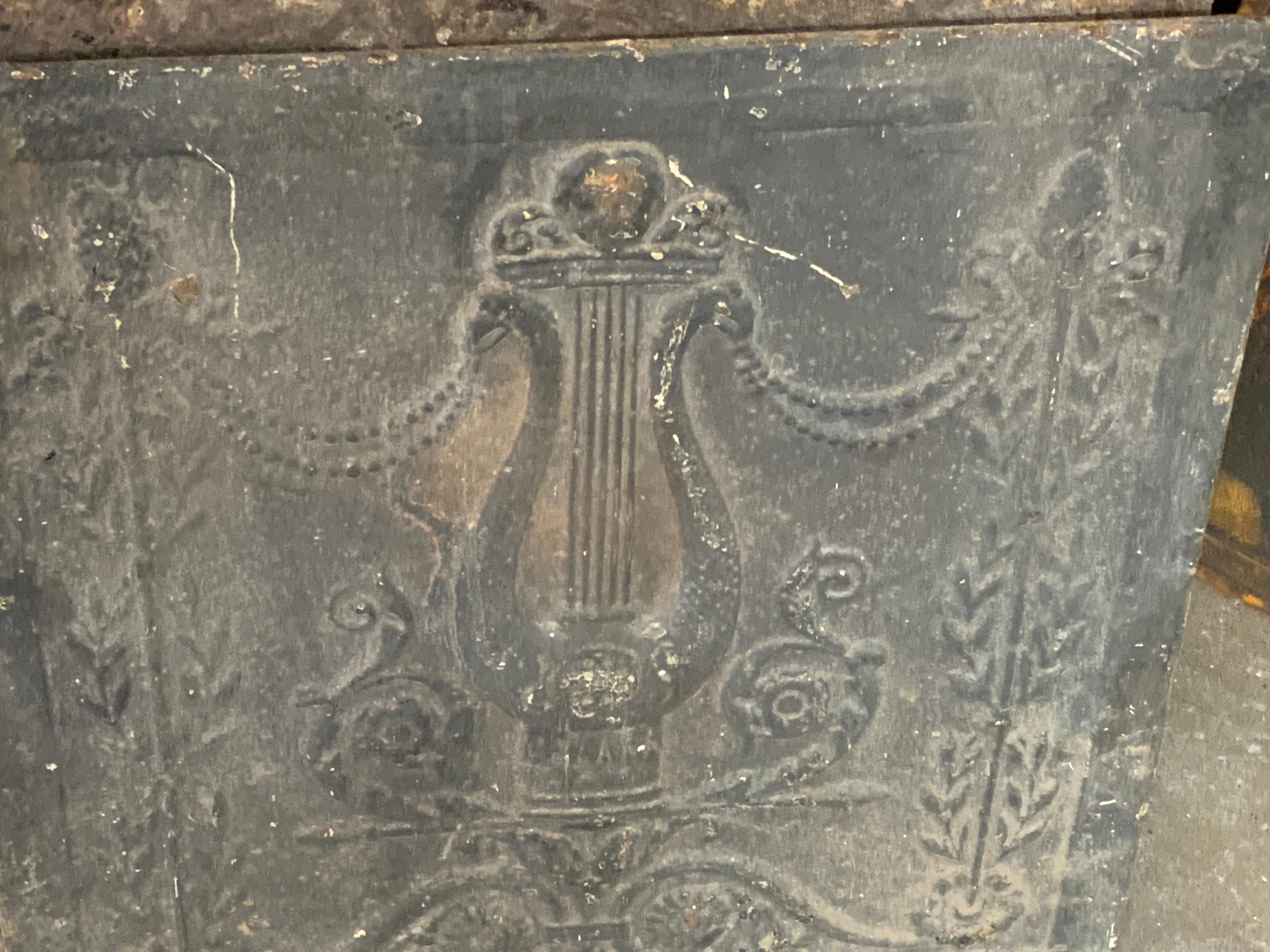 Diese schöne Eisenrückwand stammt aus Frankreich, ca. 1890.