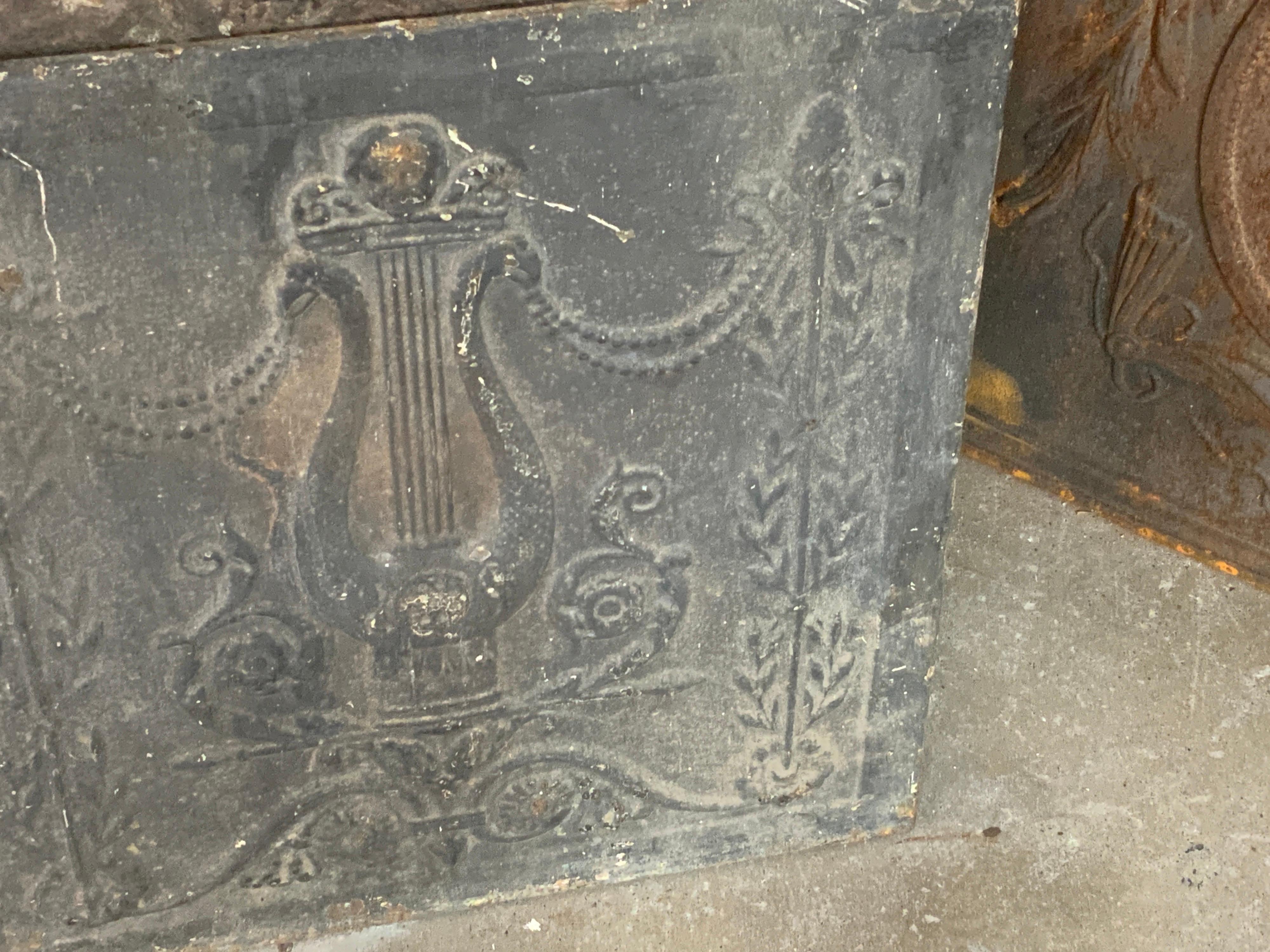 19th Century French Iron Fireback In Good Condition For Sale In Dallas, TX