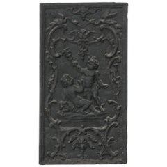 Placca da camino francese del XIX secolo in ferro con putti, orientamento verticale