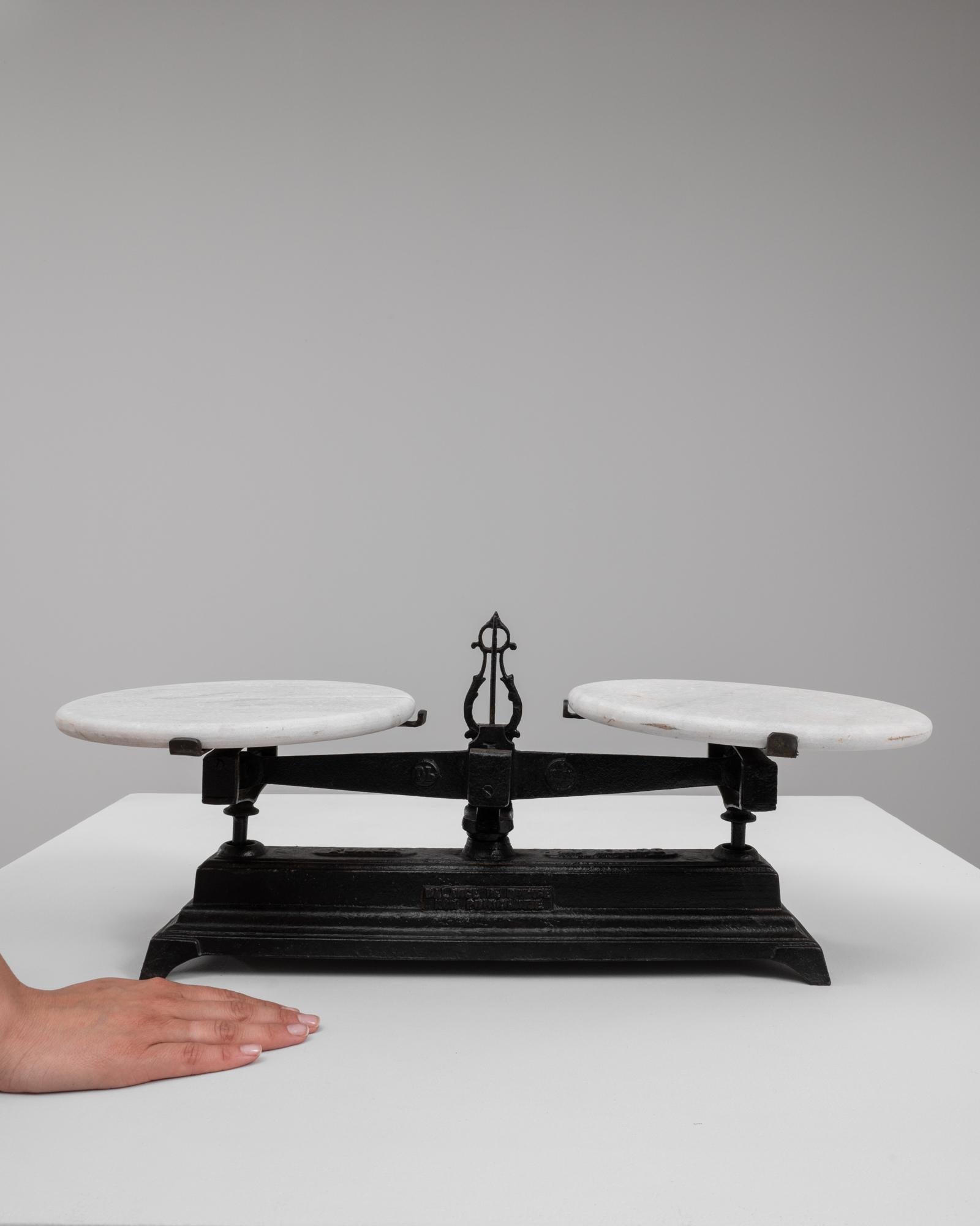 Francese Scala francese in ferro e marmo del XIX secolo in vendita