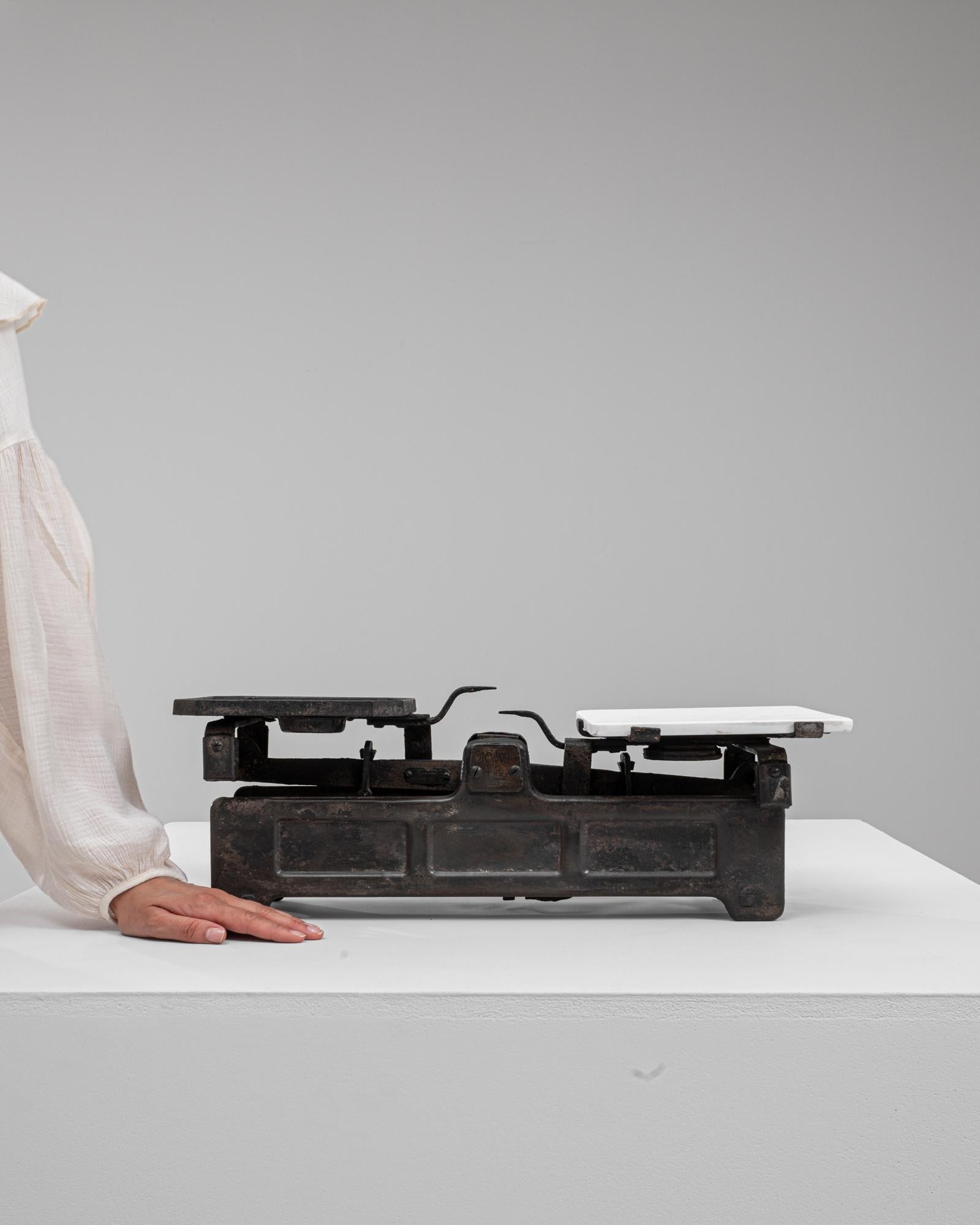 Francese Scala francese in ferro e marmo del XIX secolo in vendita