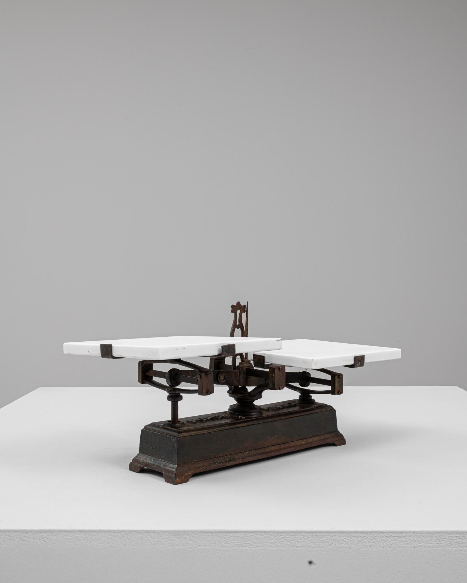 Scala francese in ferro e marmo del XIX secolo In condizioni buone in vendita a High Point, NC