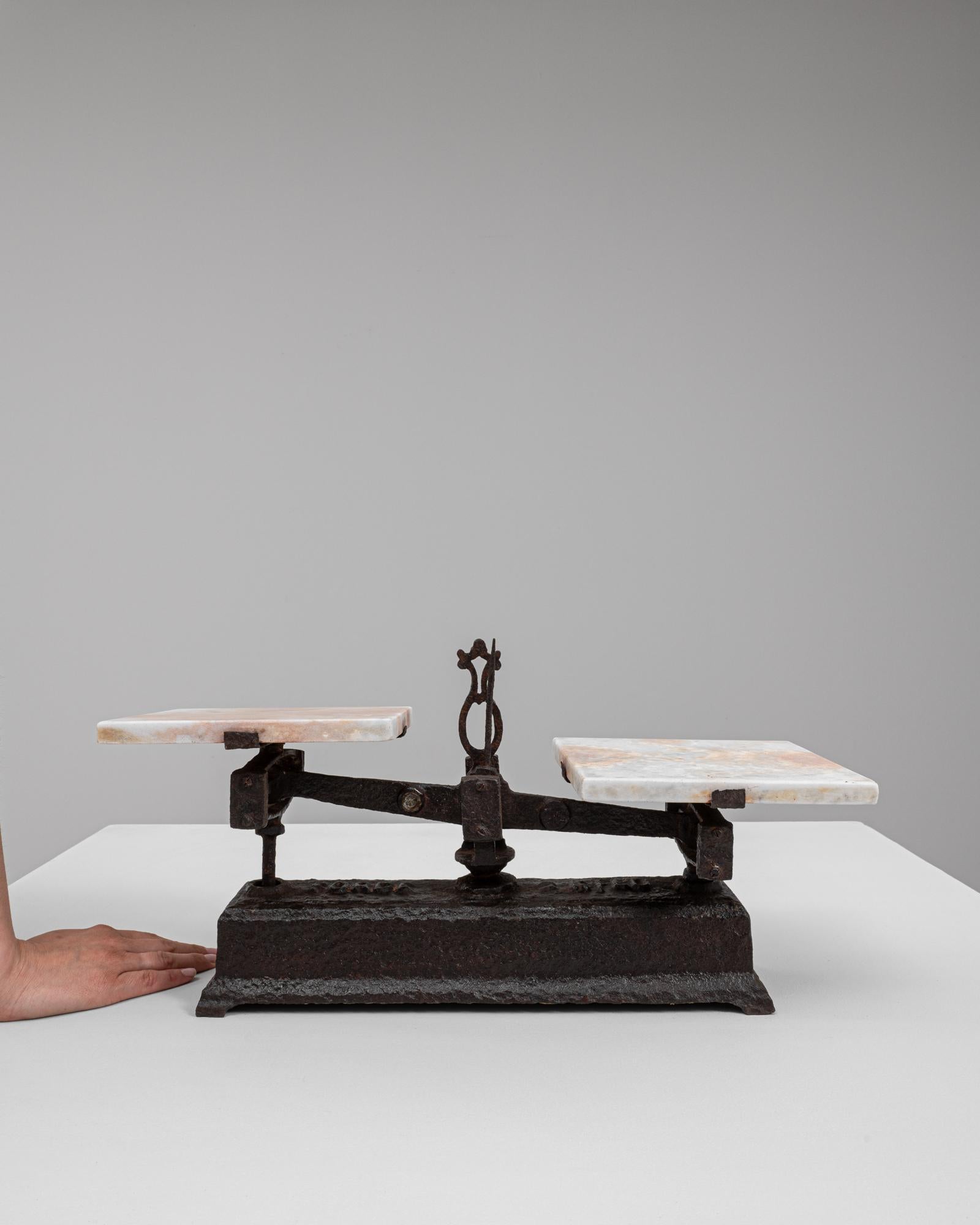 Scala francese in ferro e marmo del XIX secolo In condizioni buone in vendita a High Point, NC