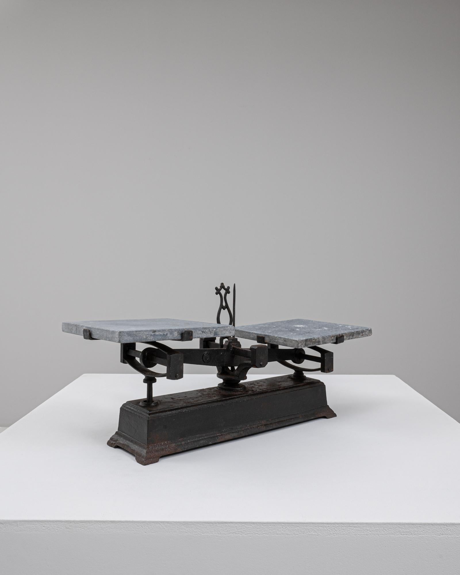 Scala francese in ferro e marmo del XIX secolo In condizioni buone in vendita a High Point, NC