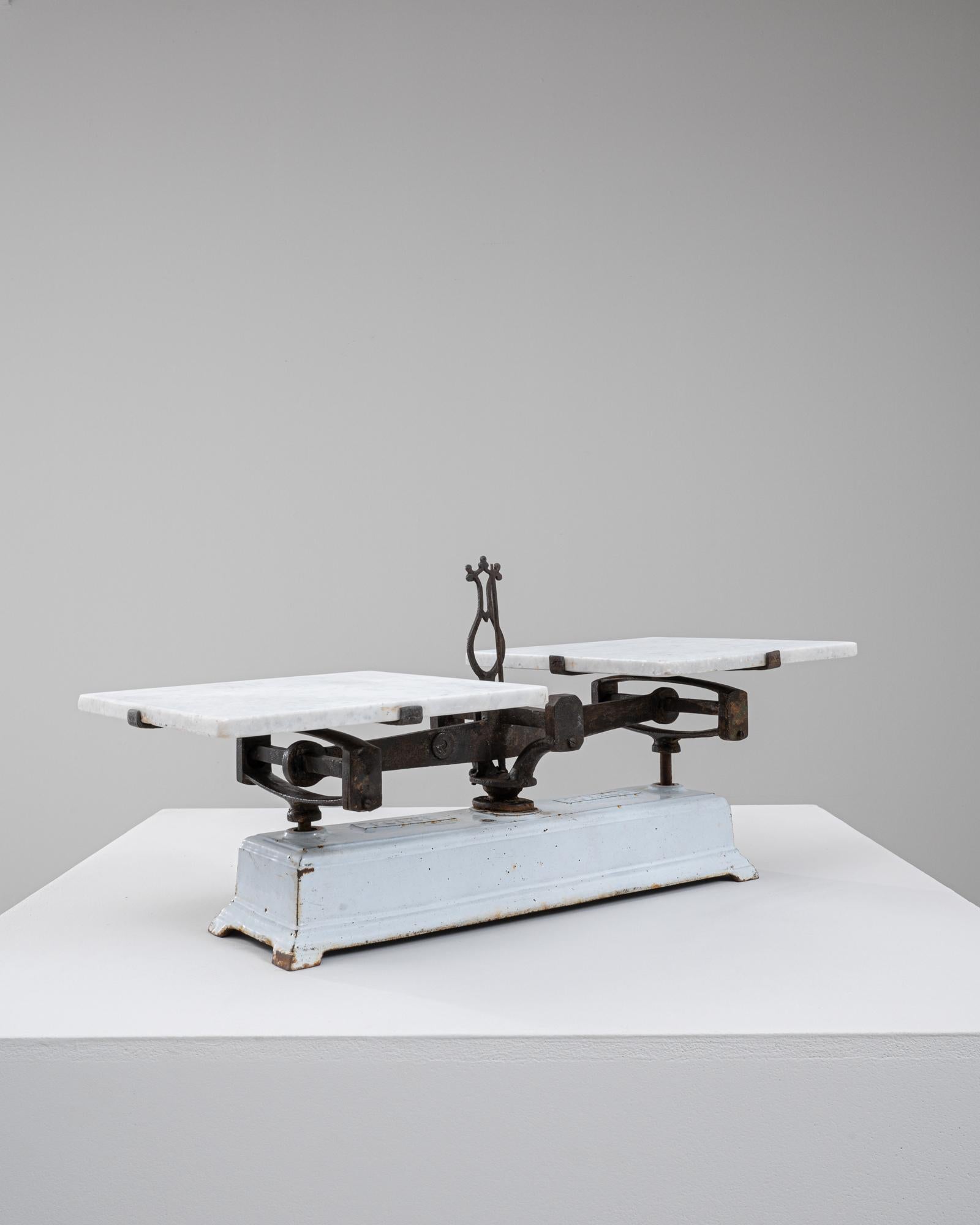 Scala francese in ferro e marmo del XIX secolo In condizioni buone in vendita a High Point, NC