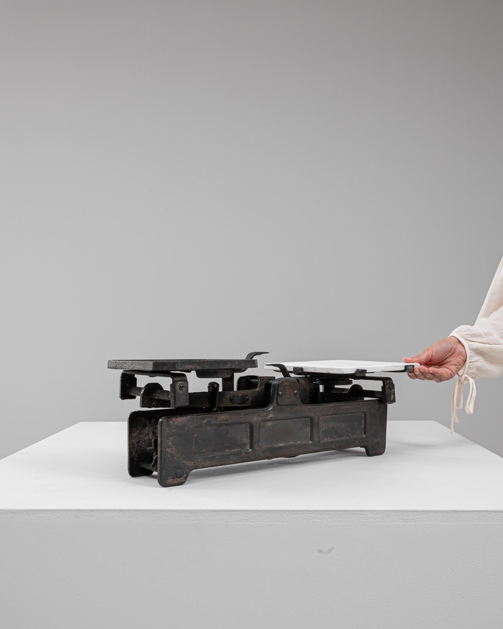 Ferro Scala francese in ferro e marmo del XIX secolo in vendita