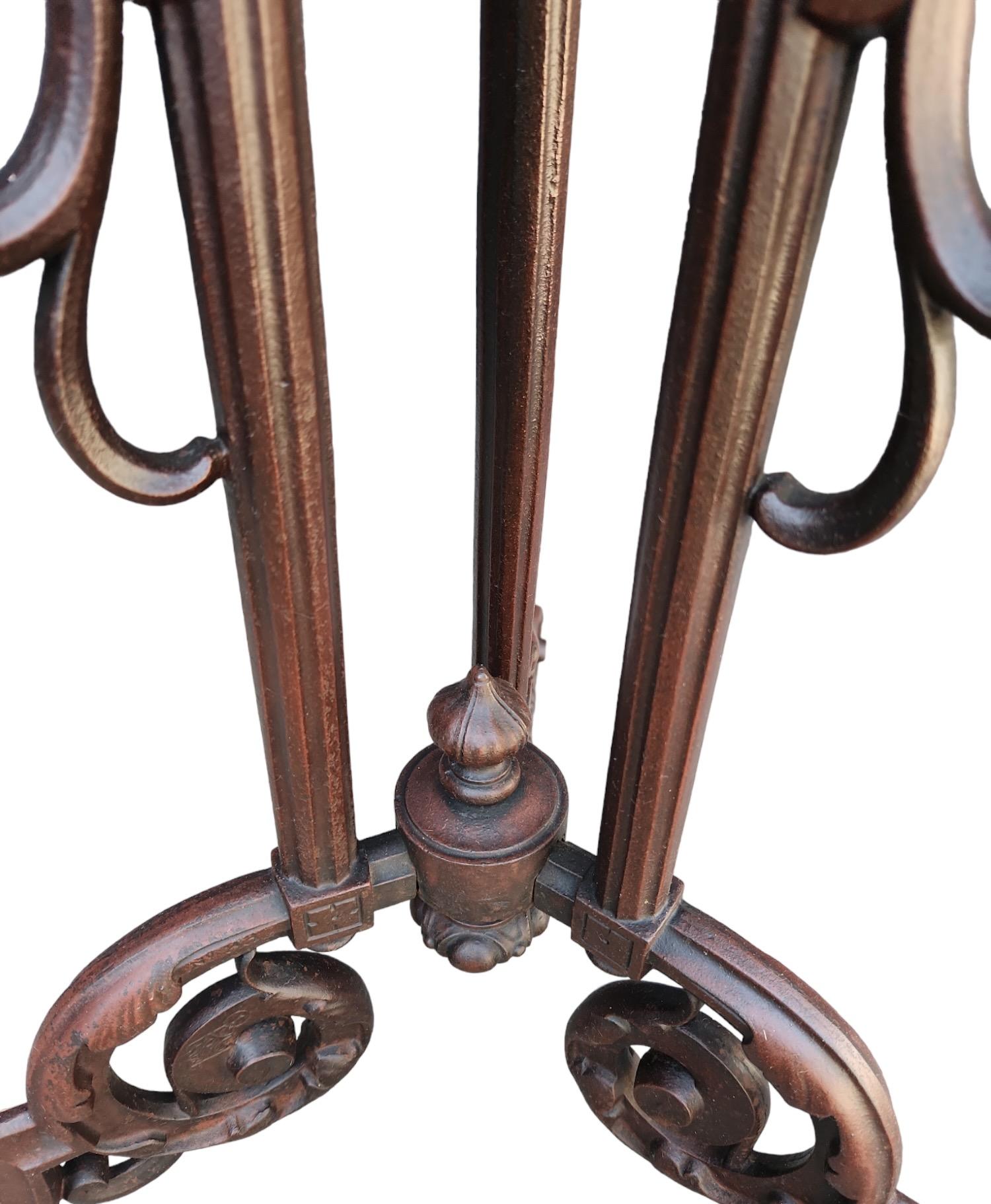 19. Jahrhundert Französisch Eisen neoklassischen runden Tisch im Zustand „Gut“ im Angebot in Los Angeles, CA