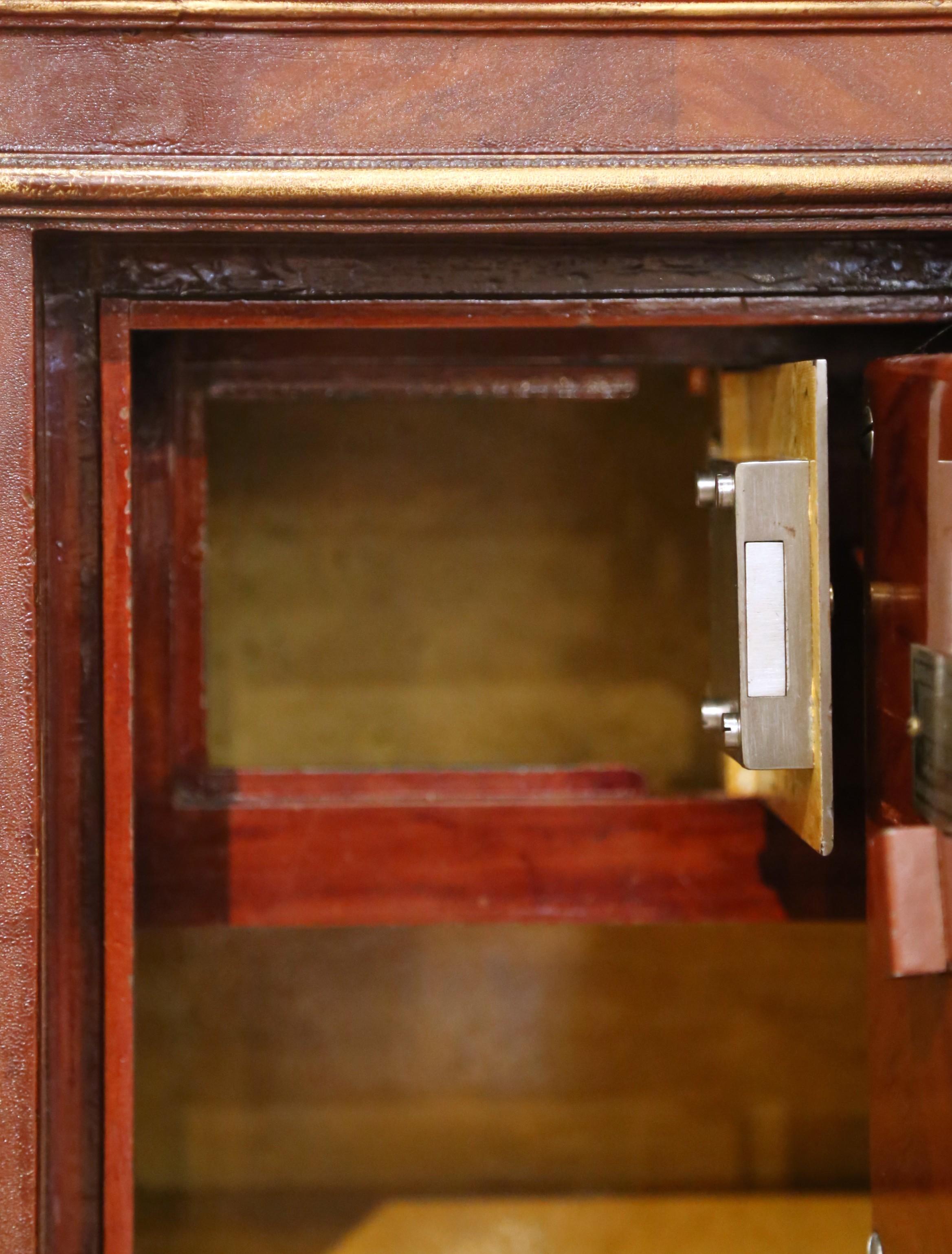Cassaforte francese del XIX secolo in ferro con impiallacciatura in noce e piano in marmo di Verstaen, Parigi in vendita 6