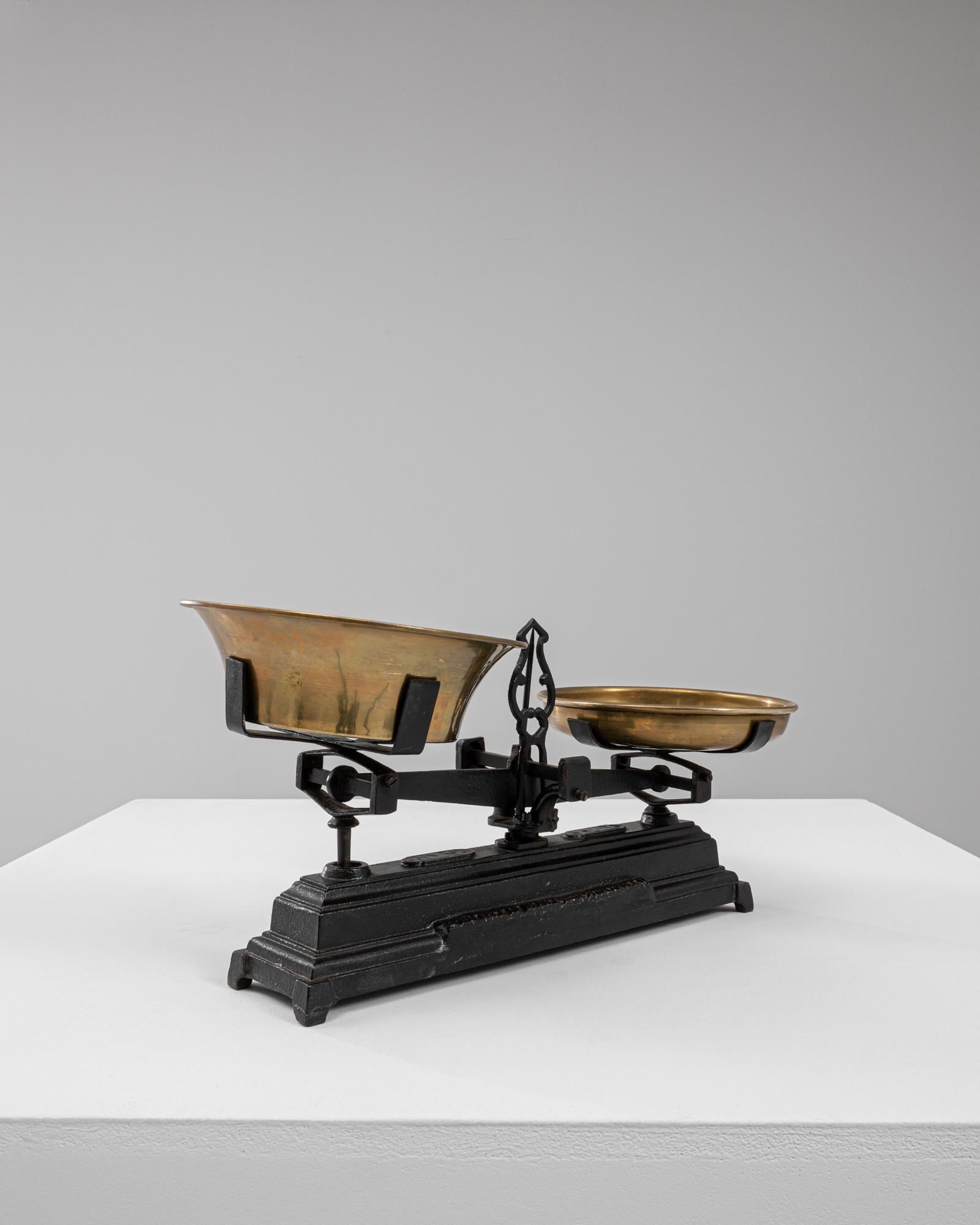 Scala in ferro francese del XIX secolo In condizioni buone in vendita a High Point, NC