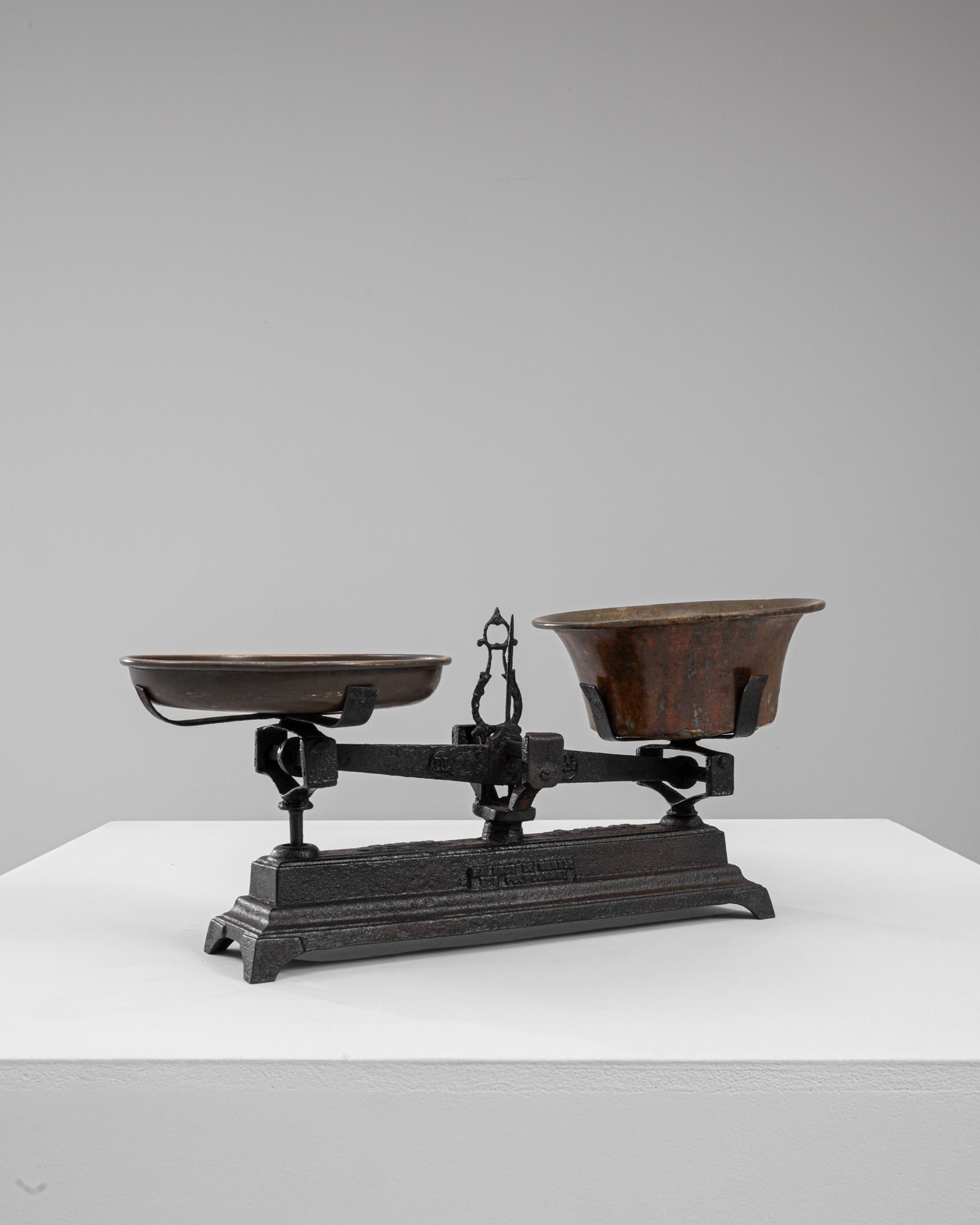 Scala in ferro francese del XIX secolo In condizioni buone in vendita a High Point, NC