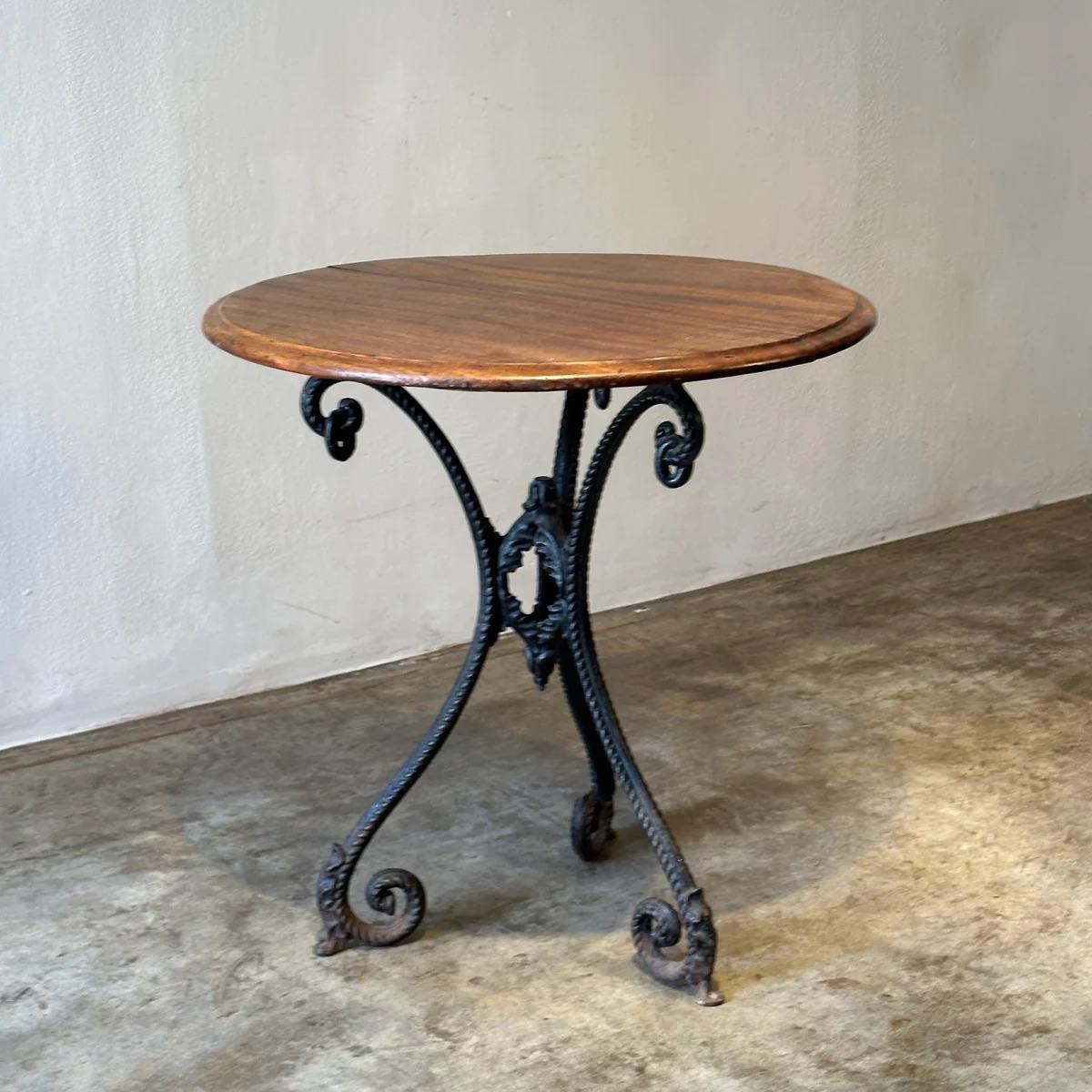 Table en fer du 19e siècle avec plateau en acajou en vente 3