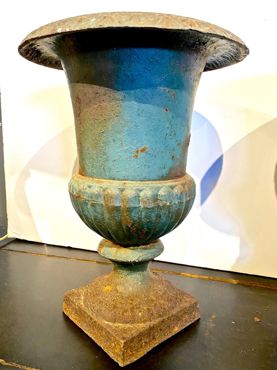 19th Century French Iron Urns In Good Condition In Pasadena, CA