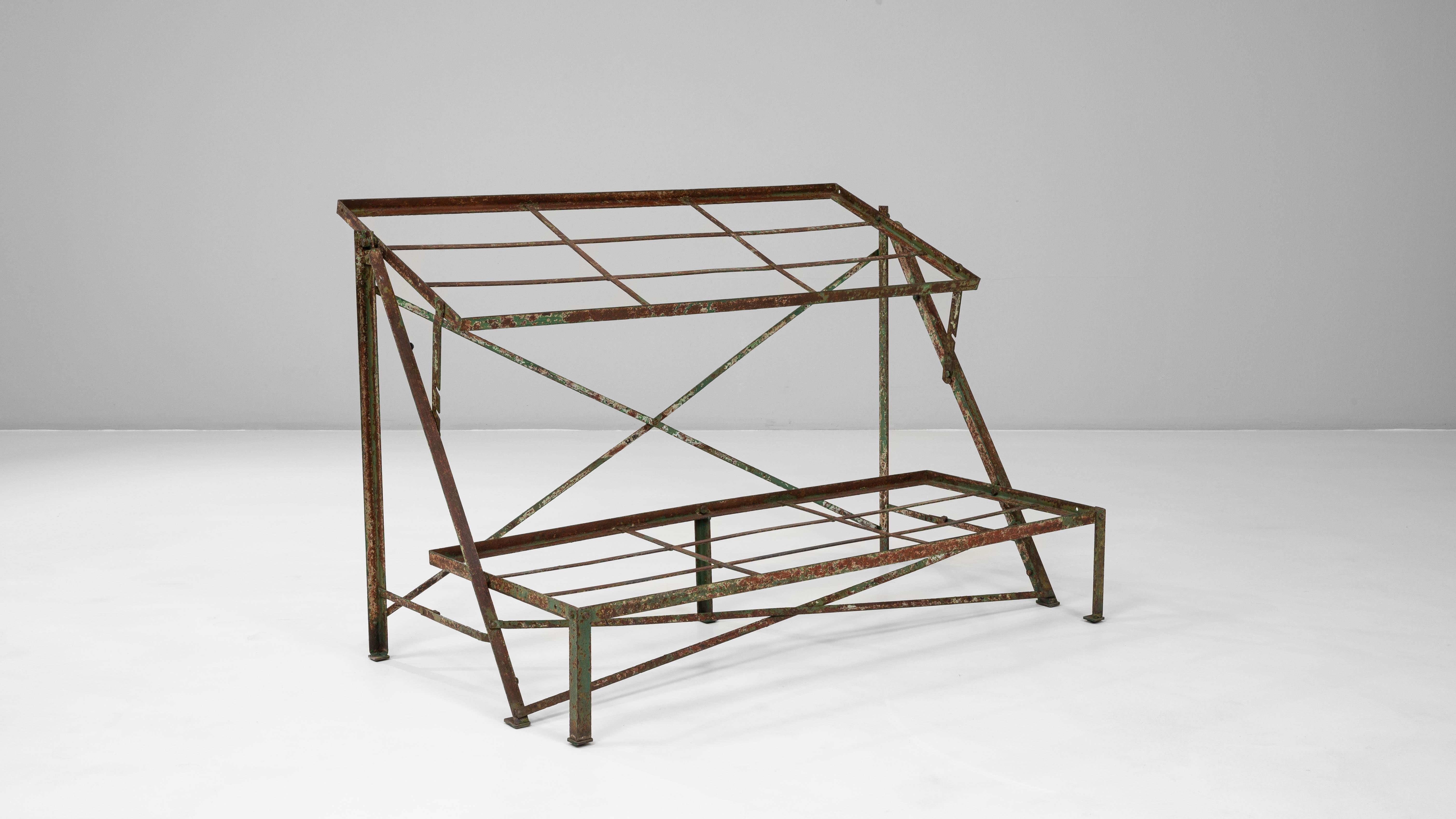 Table d'exposition en fer et Wood Wood du 19e siècle en vente 4