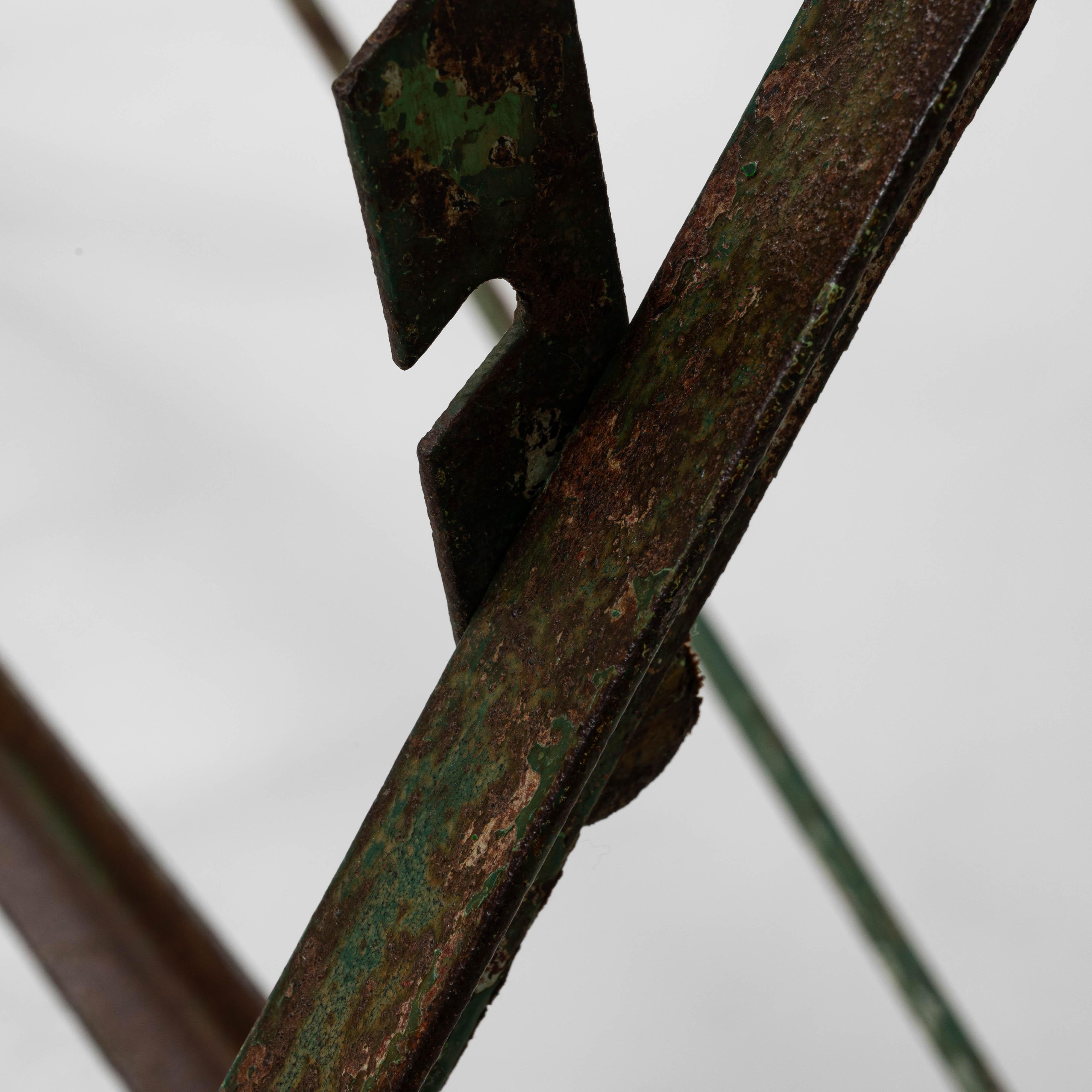 Table d'exposition en fer et Wood Wood du 19e siècle en vente 7